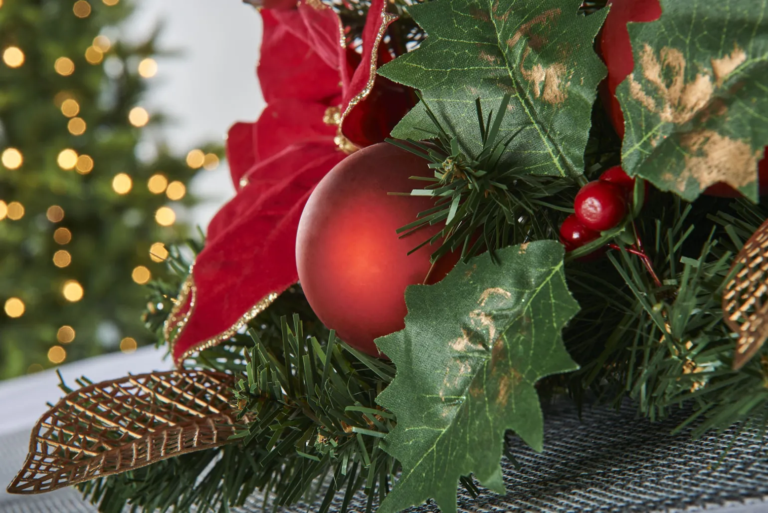 3 Pillar Decorated Garland Candle Holder, Red, 76 Cm