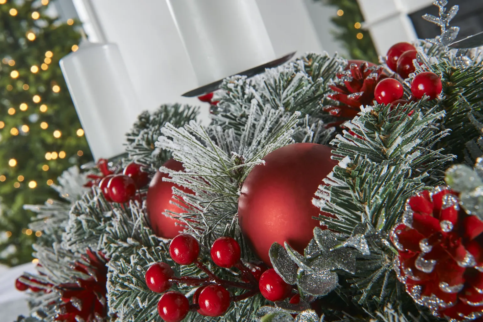 3 Pillar Decorated Garland Candle Holder, Frosted, 76 Cm