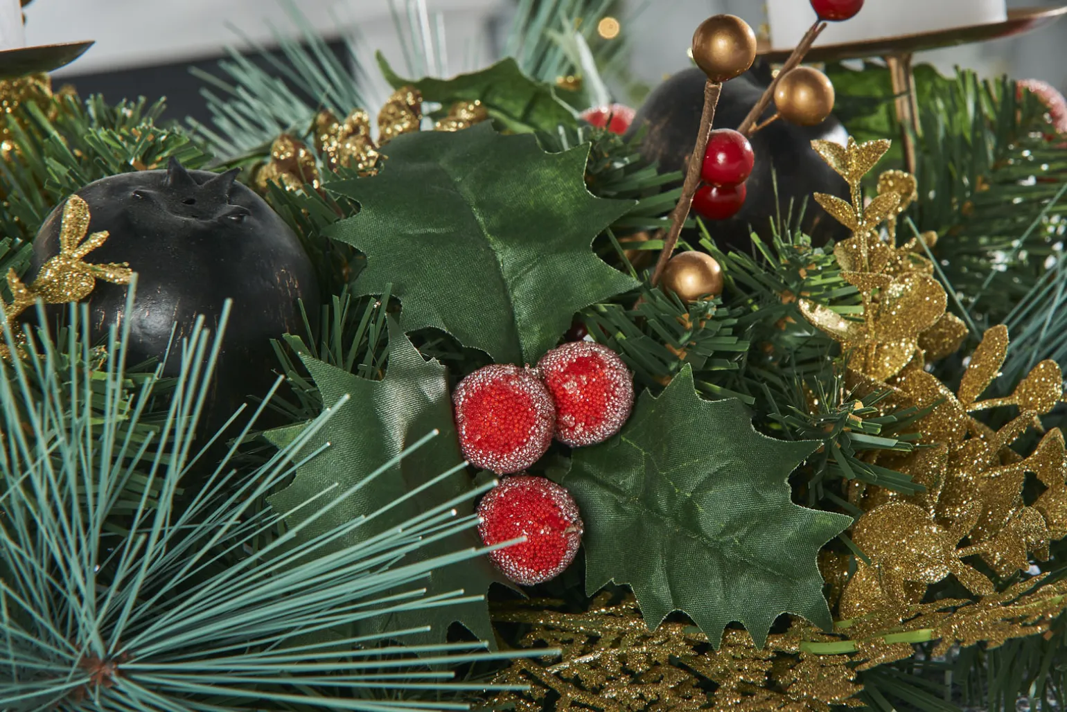 3 Pillar Decorated Garland Candle Holder, 76 Cm