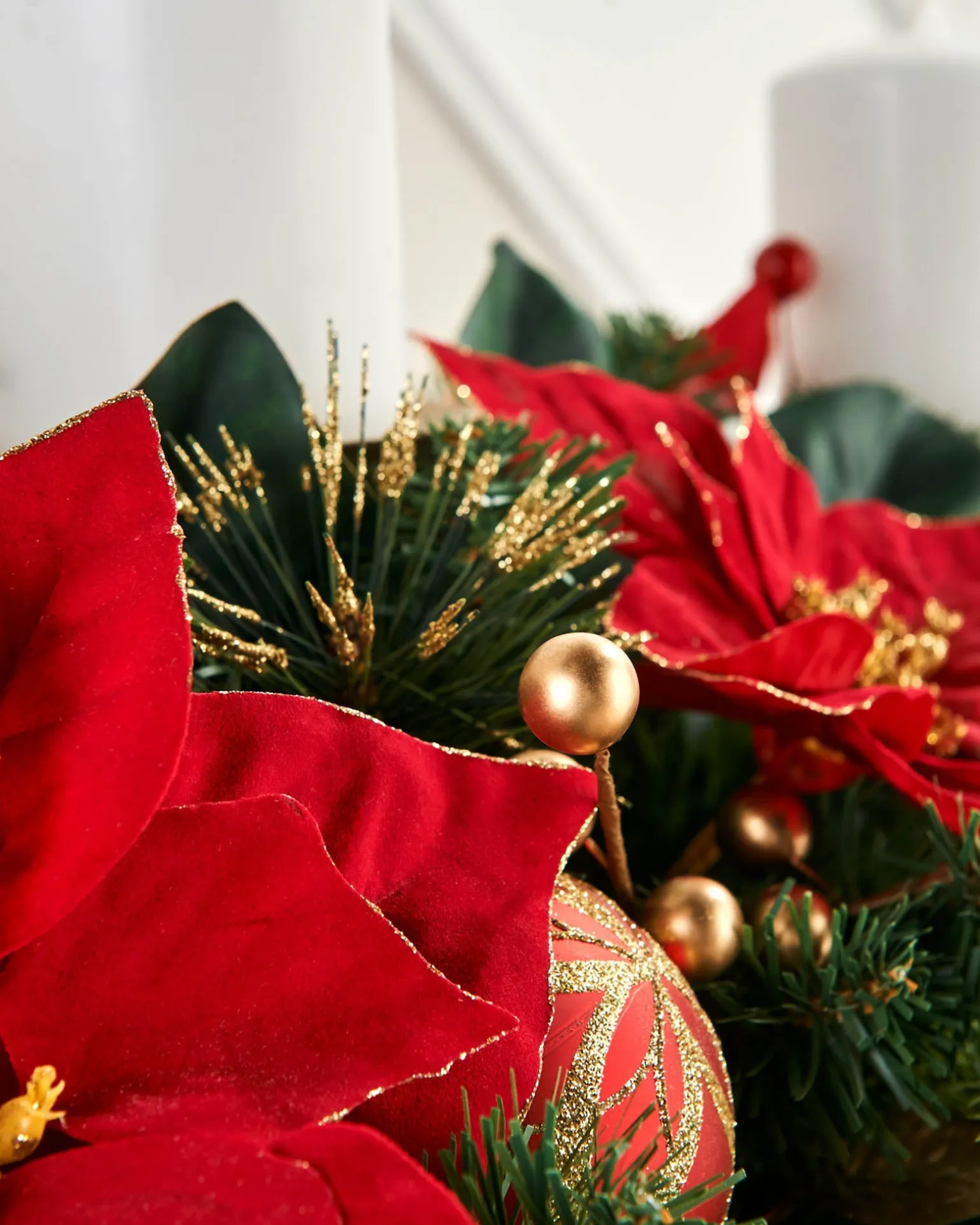 3 Pillar Decorated Garland Candle Holder, Red/Gold, 76 Cm
