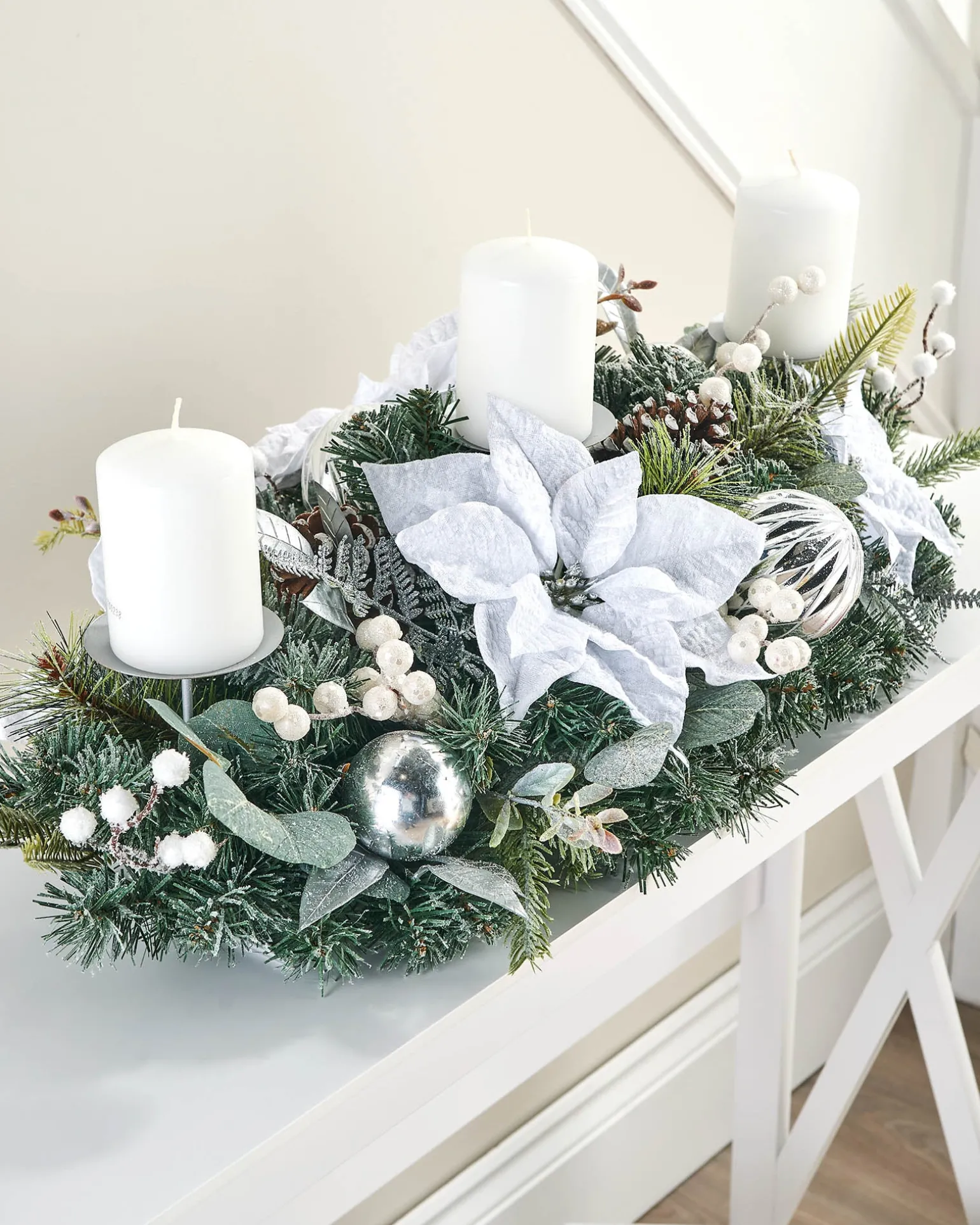 3 Pillar Decorated Garland Candle Holder, White/Silver, 76 Cm