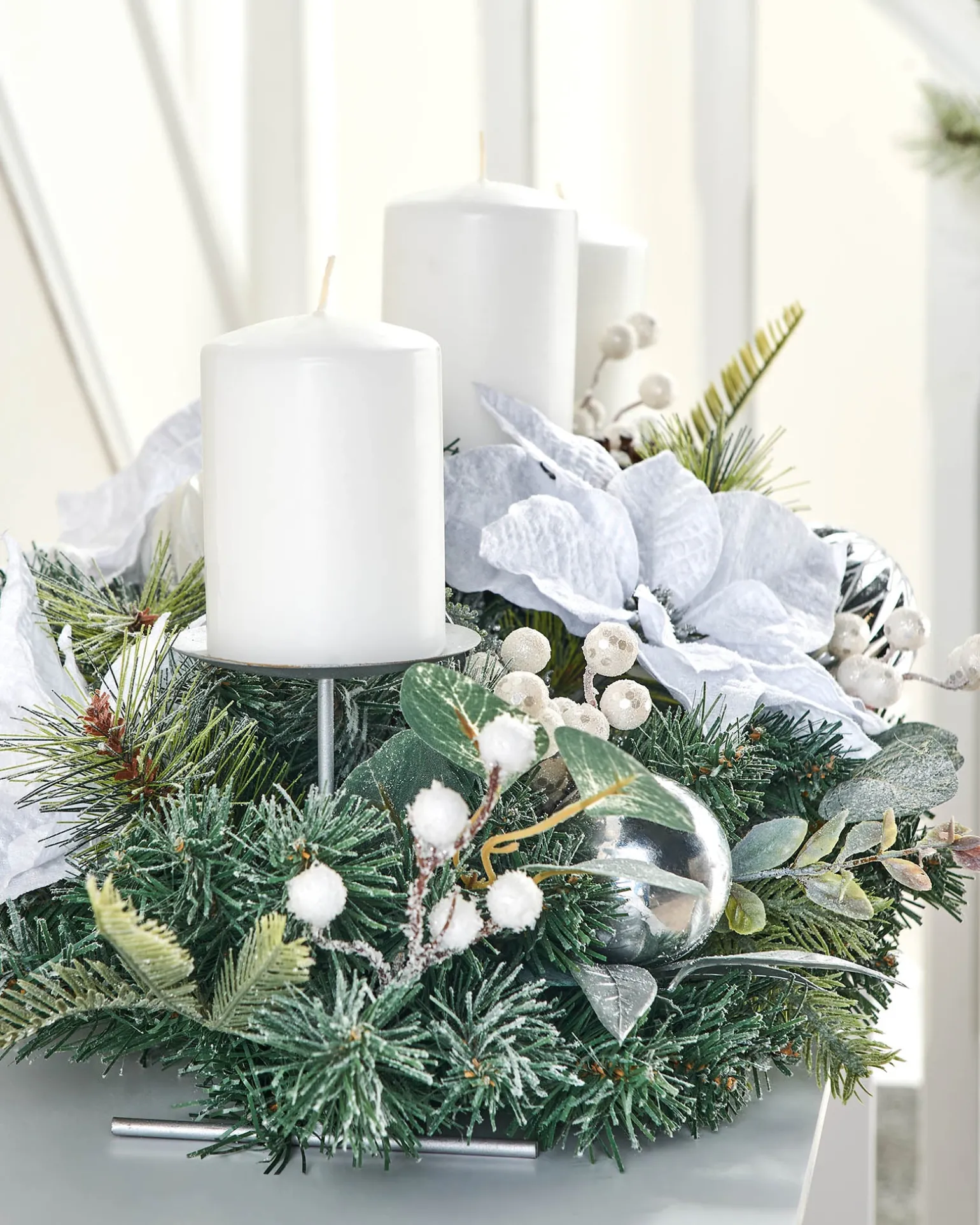3 Pillar Decorated Garland Candle Holder, White/Silver, 76 Cm