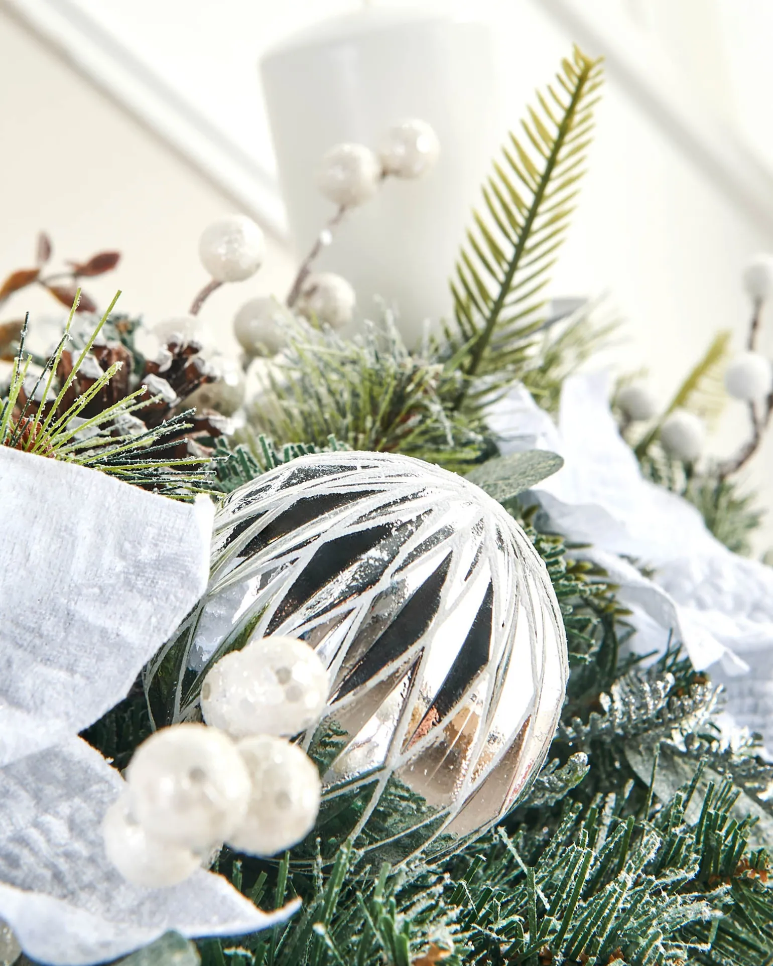 3 Pillar Decorated Garland Candle Holder, White/Silver, 76 Cm