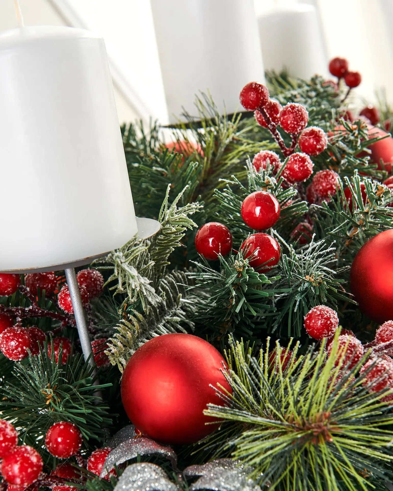 3 Pillar Decorated Garland Candle Holder, 76 Cm