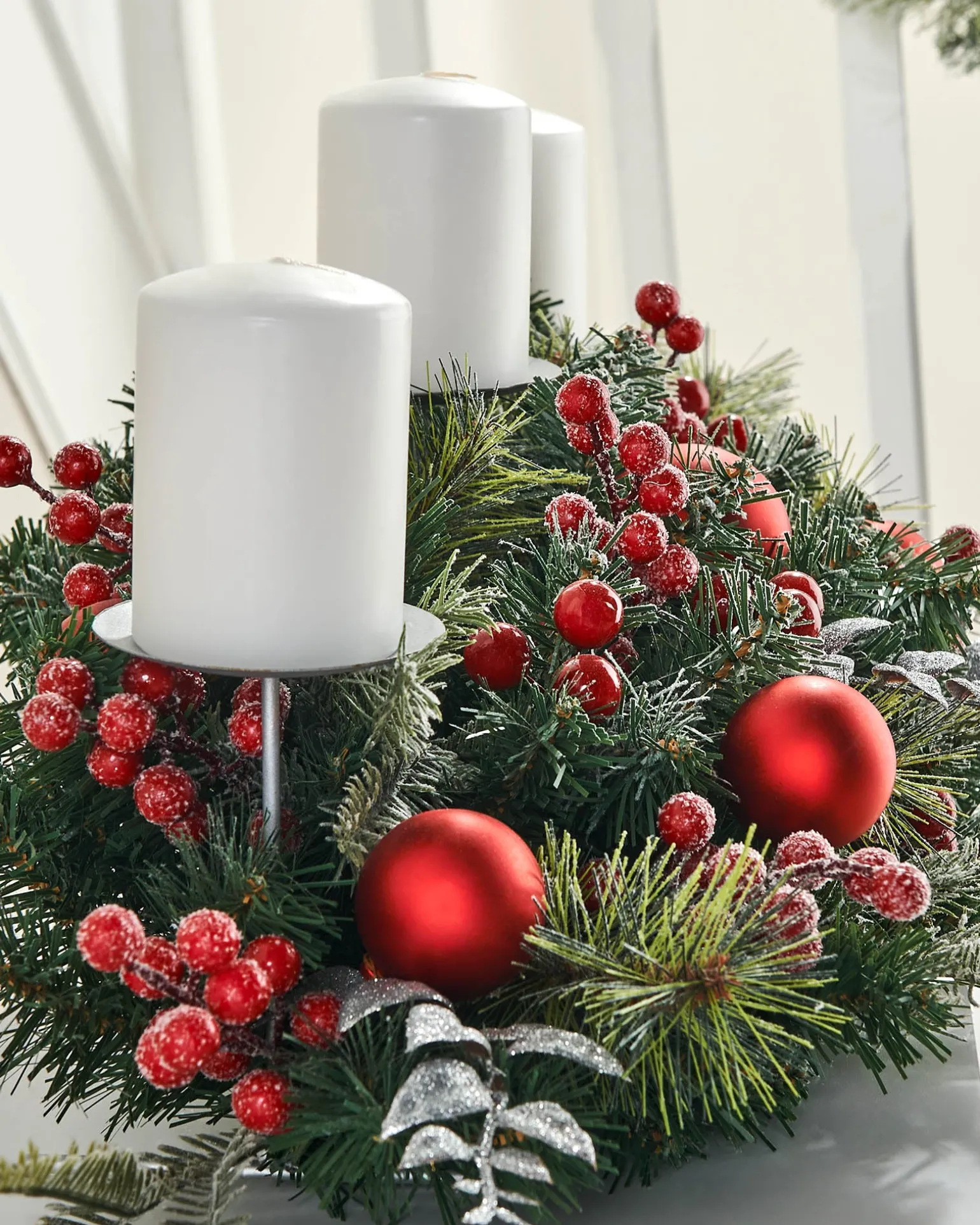3 Pillar Decorated Garland Candle Holder, 76 Cm