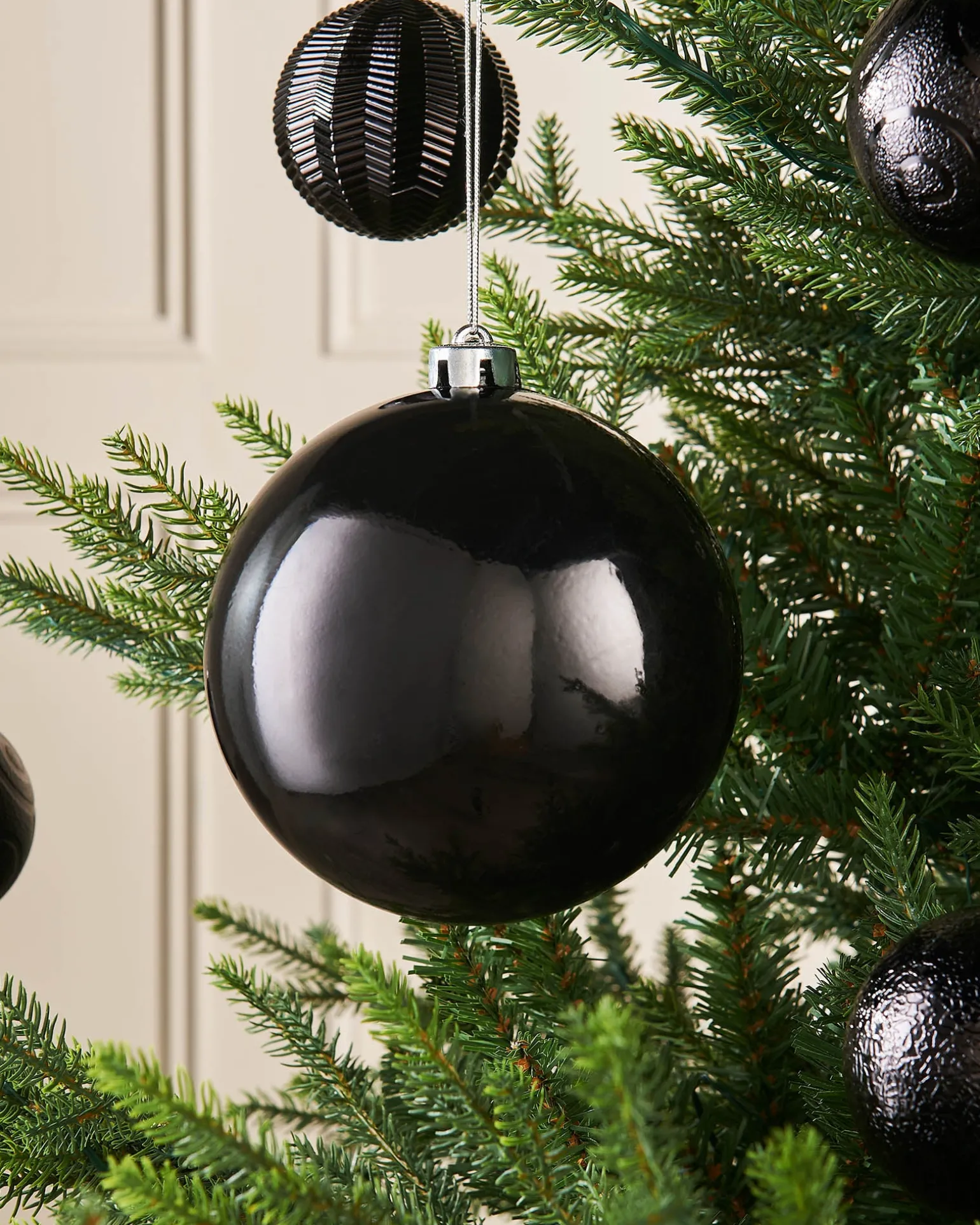 Black Large Gloss Shatterproof Bauble, 15 Cm