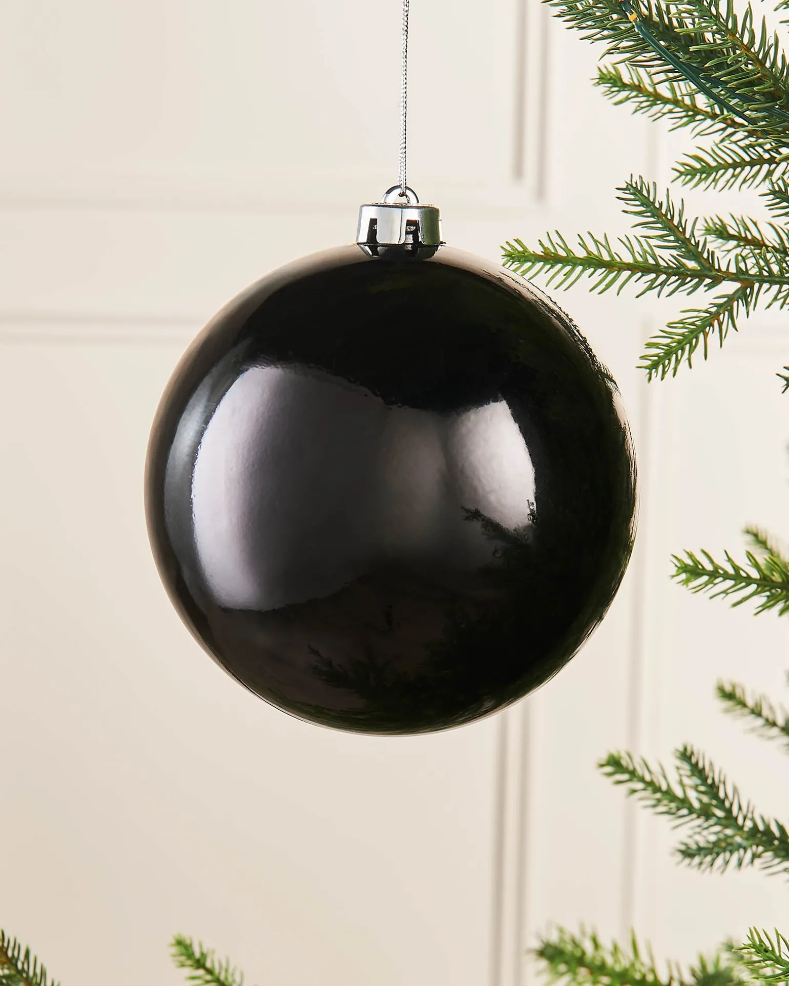 Black Large Gloss Shatterproof Bauble, 15 Cm