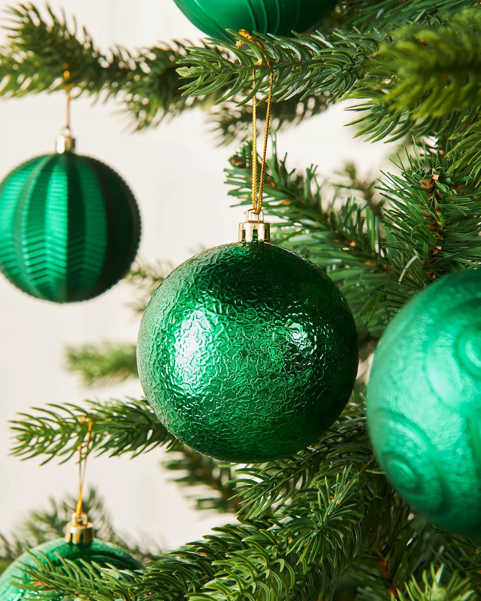 Christmas Green Shatterproof Baubles, 16 Pack, 8 Cm