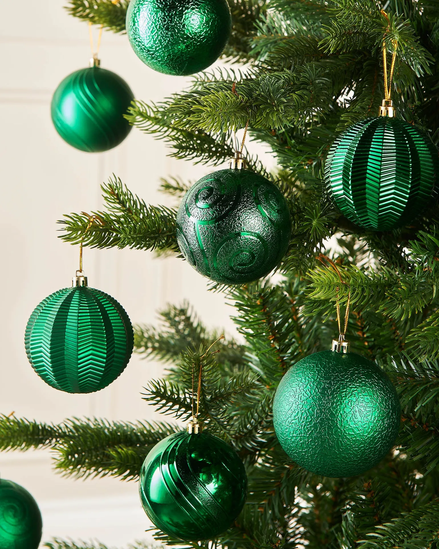 Christmas Green Shatterproof Baubles, 16 Pack, 8 Cm