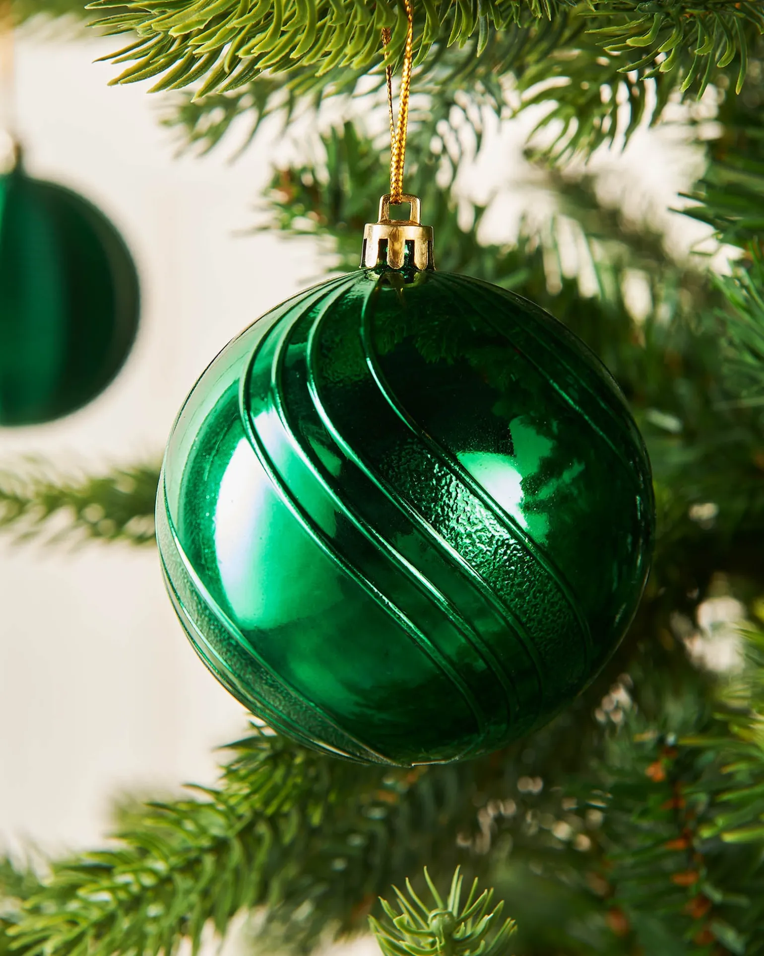 Christmas Green Shatterproof Baubles, 16 Pack, 8 Cm