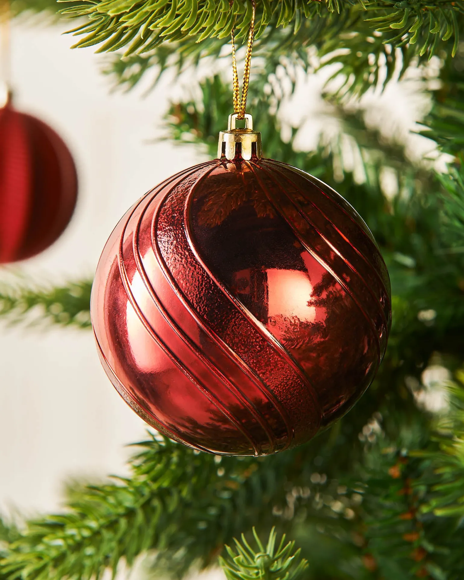 Christmas Red Shatterproof Baubles, 16 Pack, 8 Cm