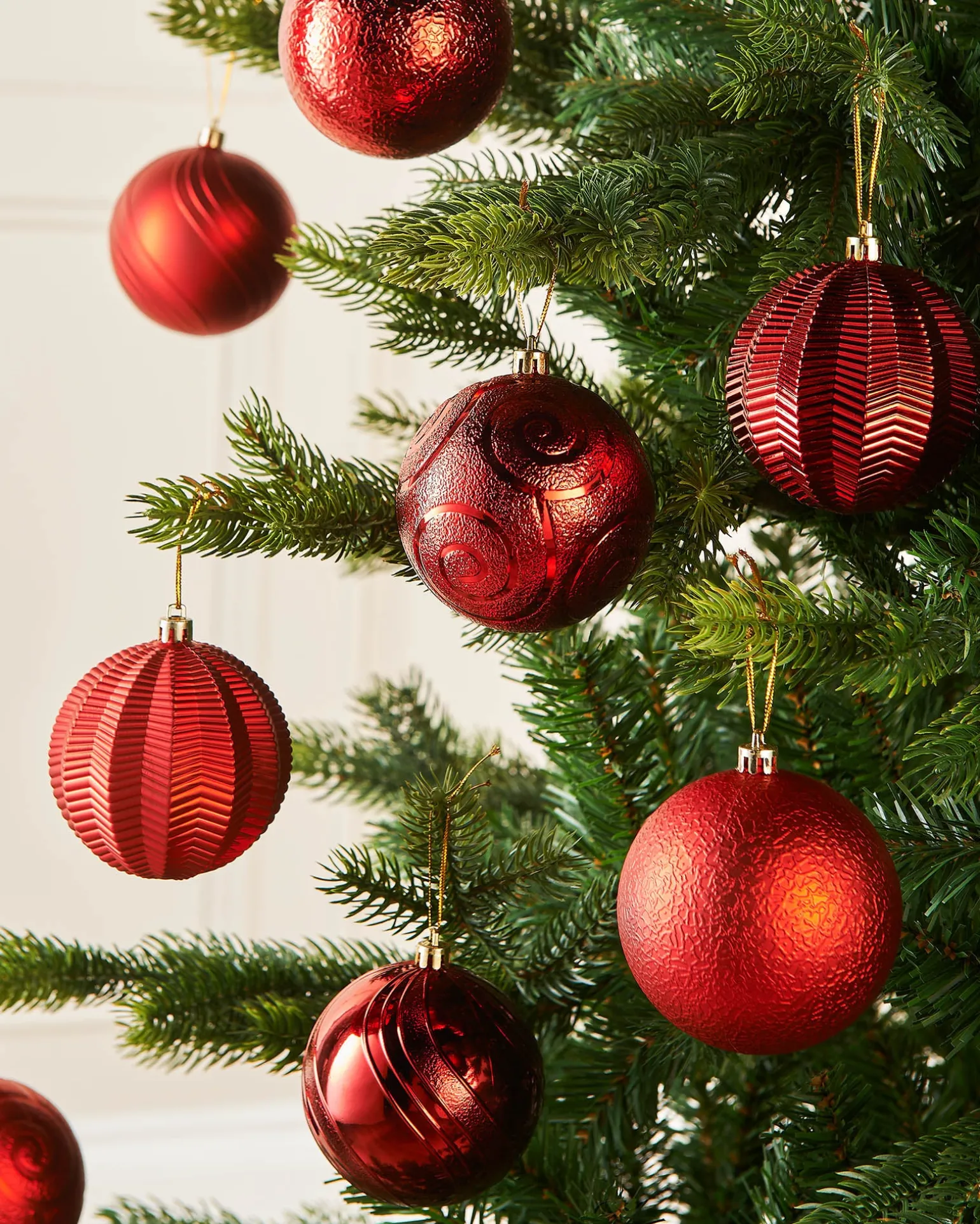 Christmas Red Shatterproof Baubles, 16 Pack, 8 Cm