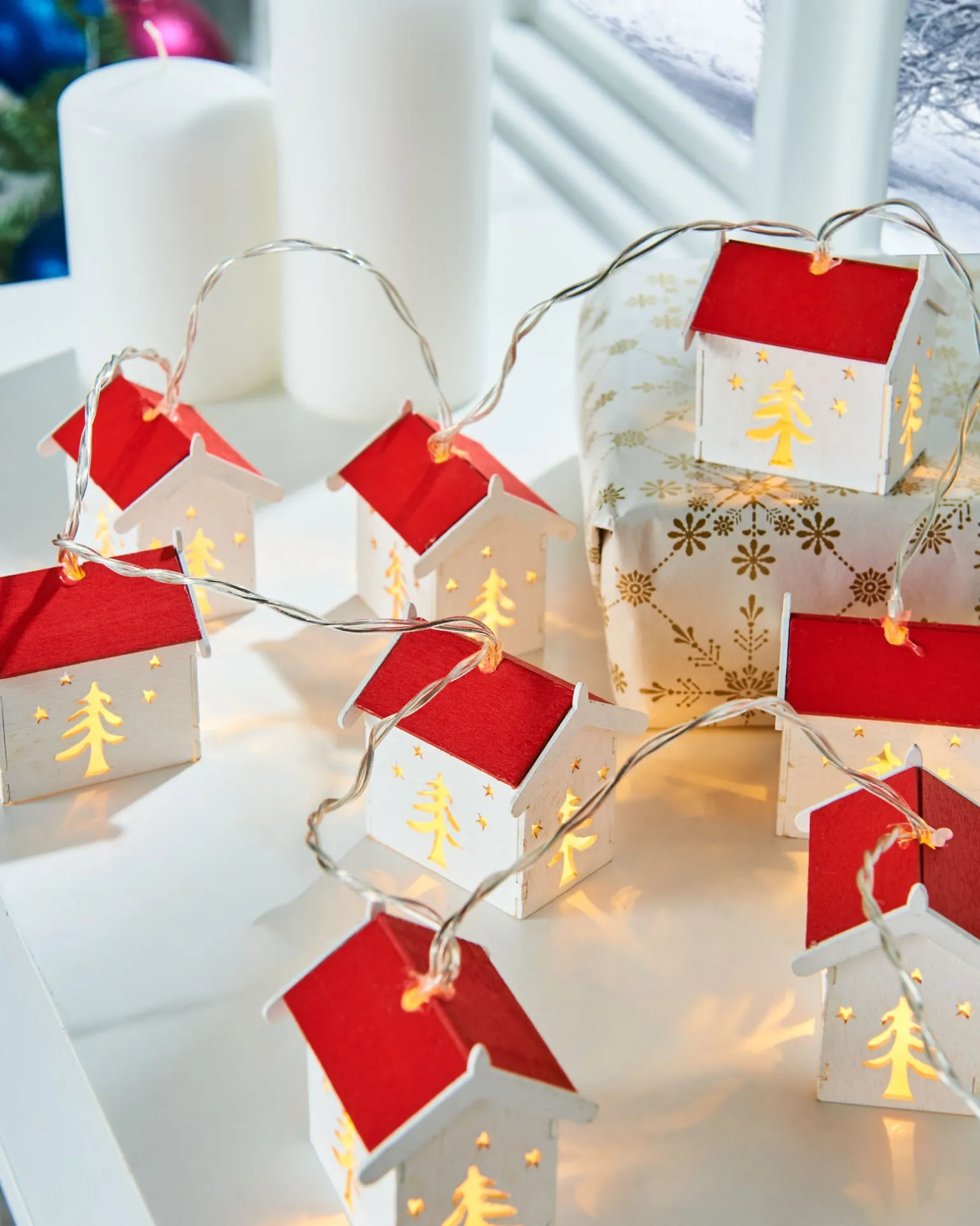 Decorative Wooden House LED Lights String, 1.8 M