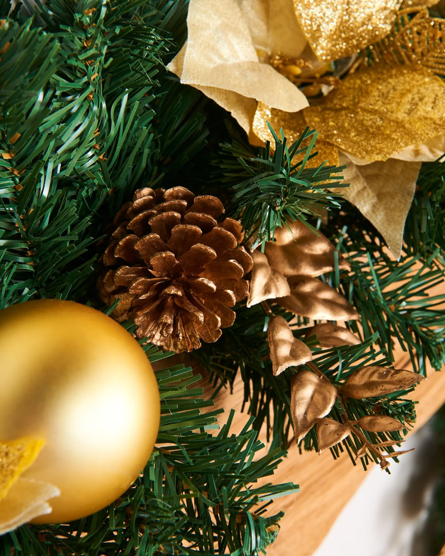 Extra Thick Decorated Garland, Cream/Gold, 9 Ft