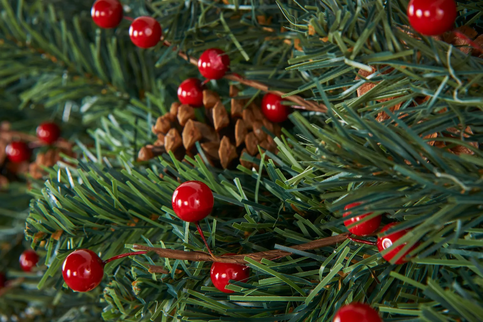 Extra Thick Mixed Pine Garland, Pinecones & Berries, 9 Ft