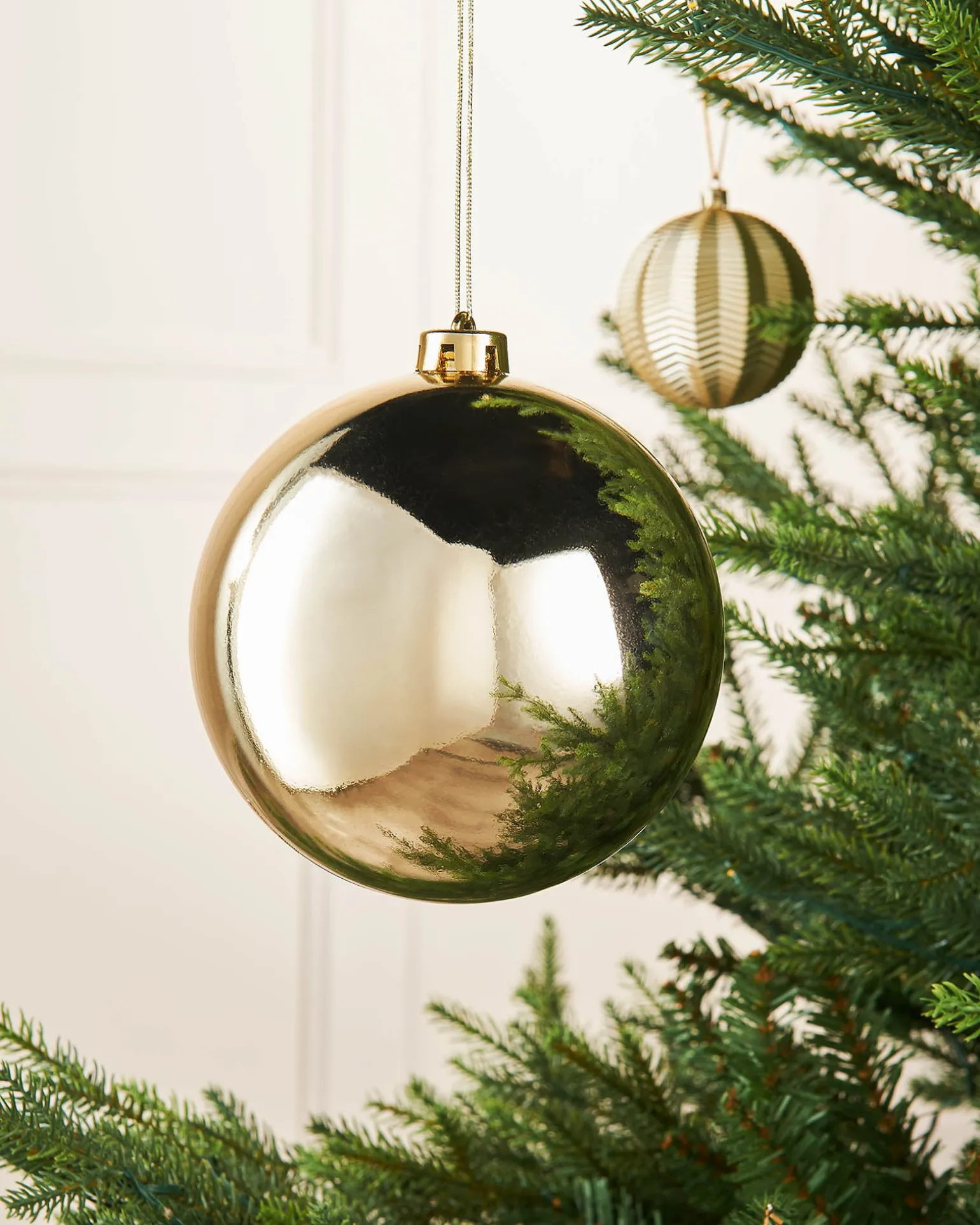Gold Large Gloss Shatterproof Bauble, 15 Cm