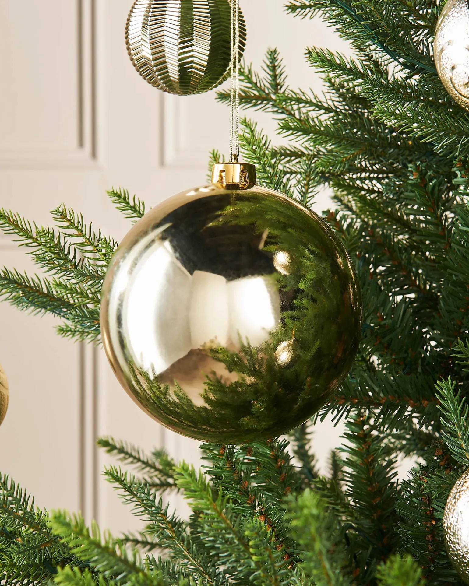Gold Large Gloss Shatterproof Bauble, 15 Cm