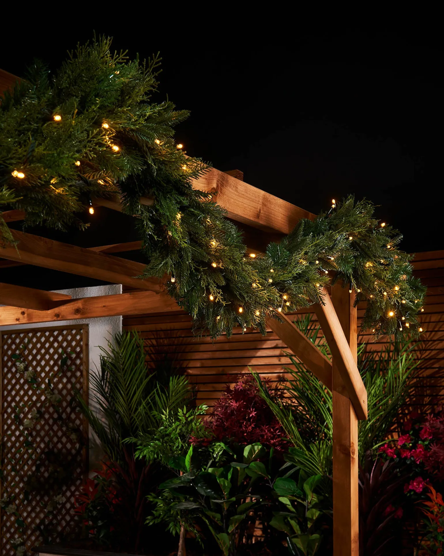 LINK PRO Connectable Pre-Lit Natural Fir Garland, 3 M