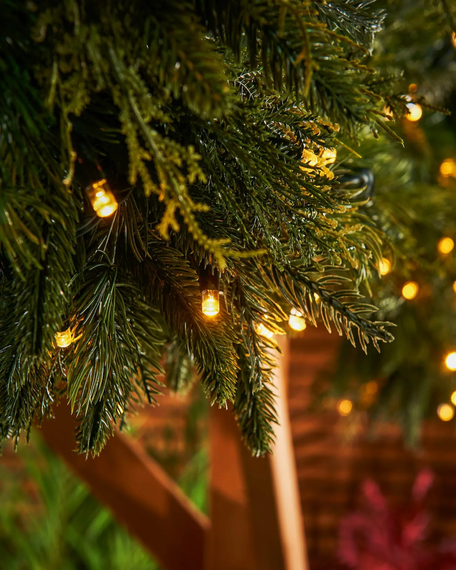 LINK PRO Connectable Pre-Lit Natural Fir Garland, 3 M