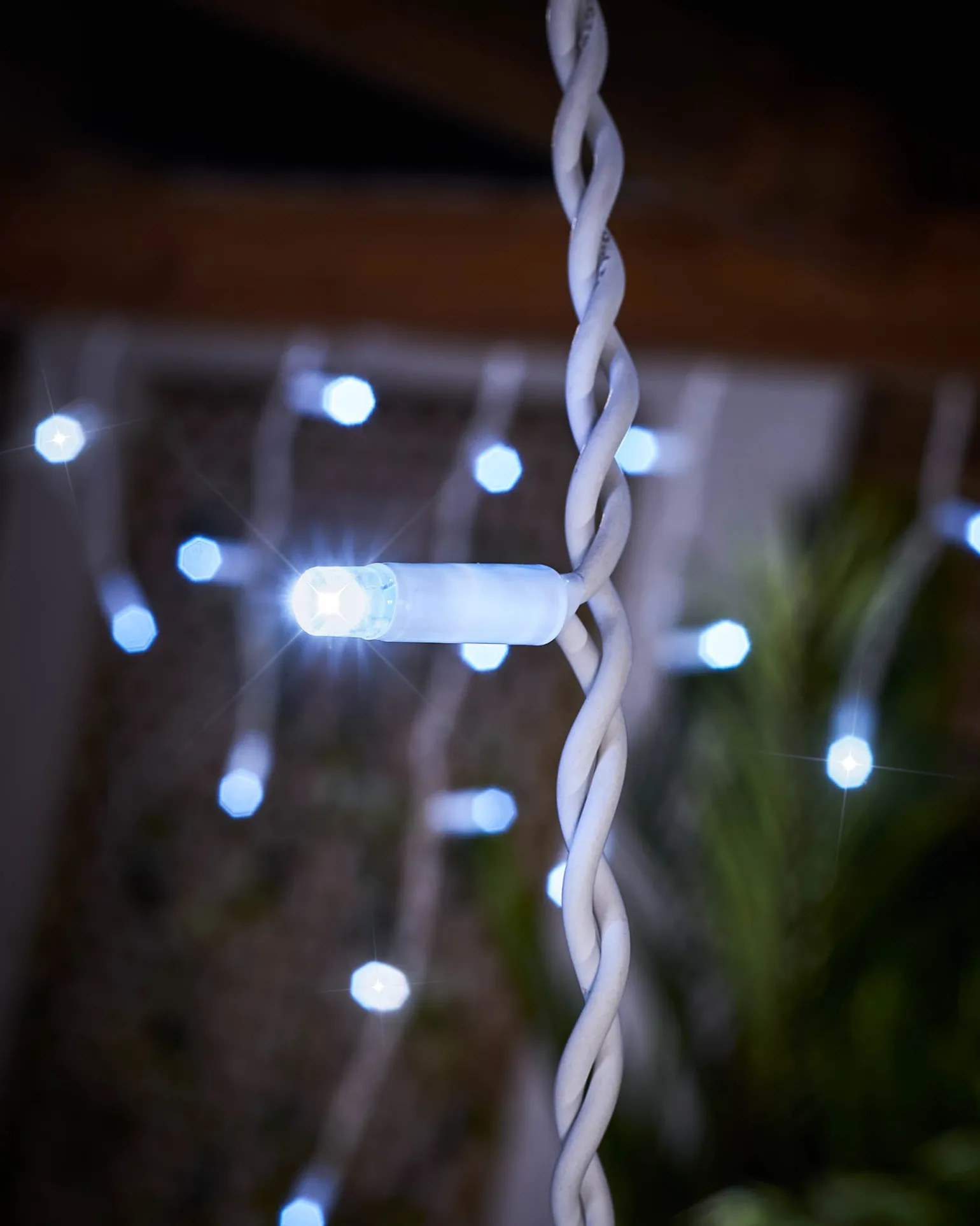 LINK PRO Twinkling LED Icicle Lights, White