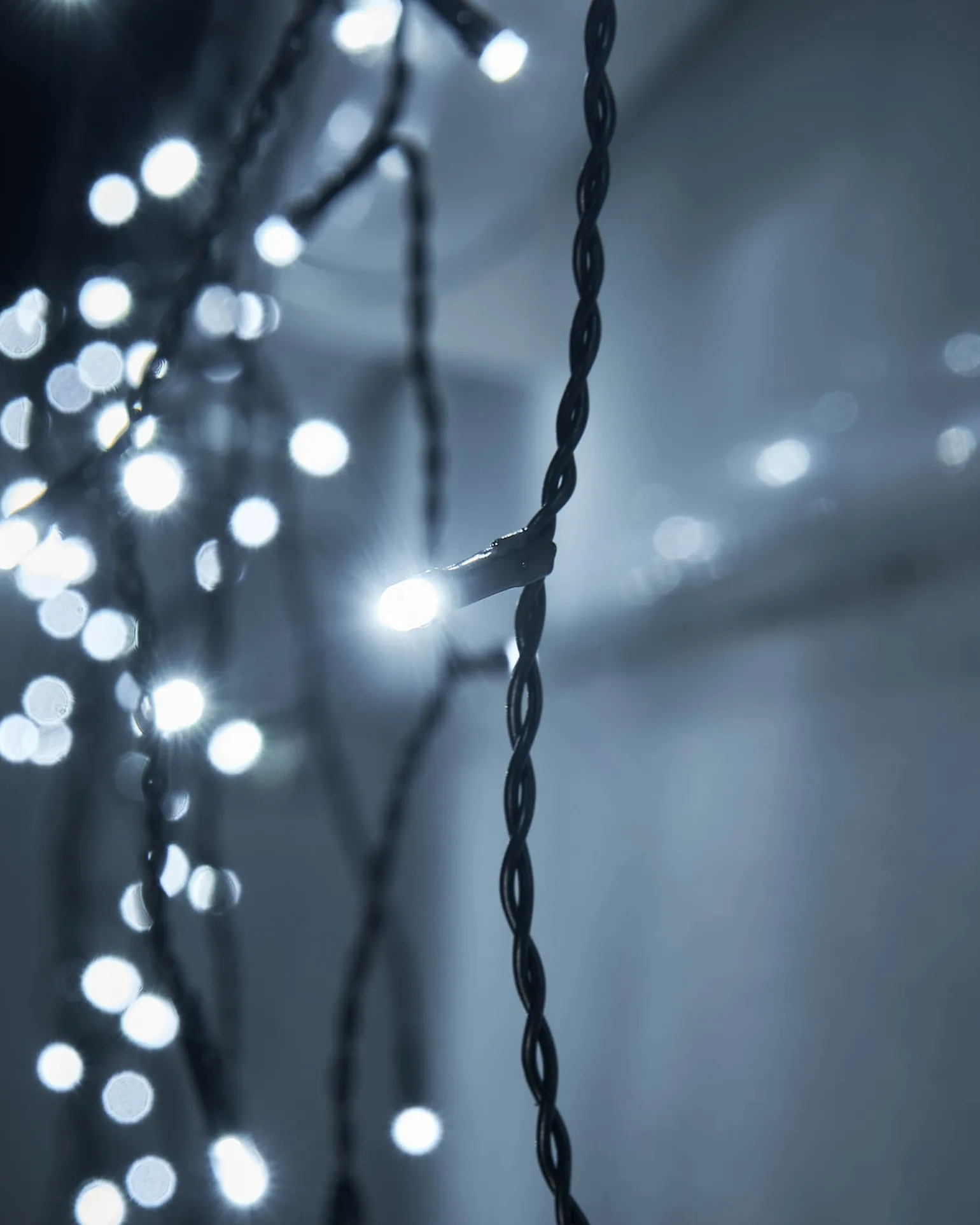 LINK UP LED Icicle Lights, Black Cable, White