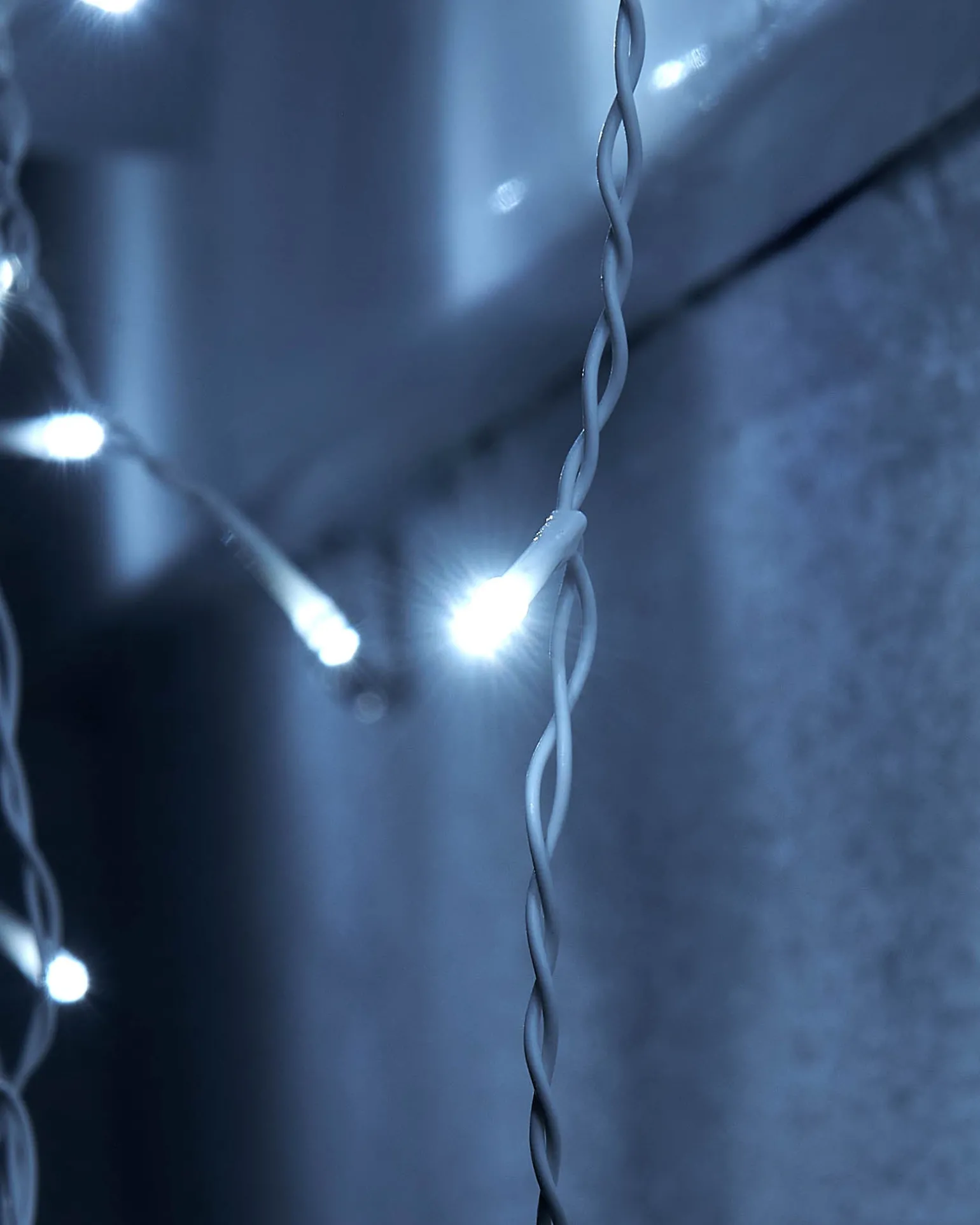 LINK UP LED Icicle Lights, White Cable, White