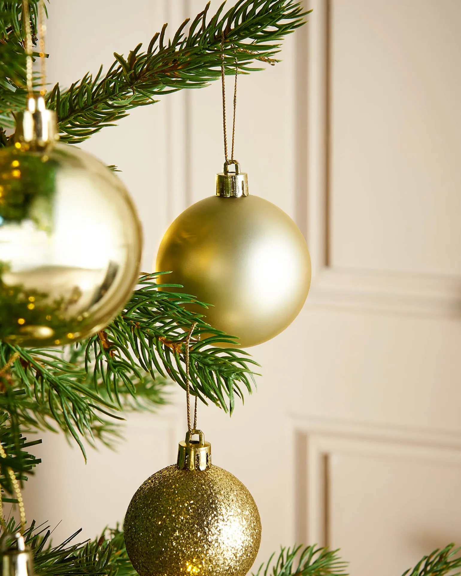 Pale Gold Shatterproof Bauble, 50 Pack