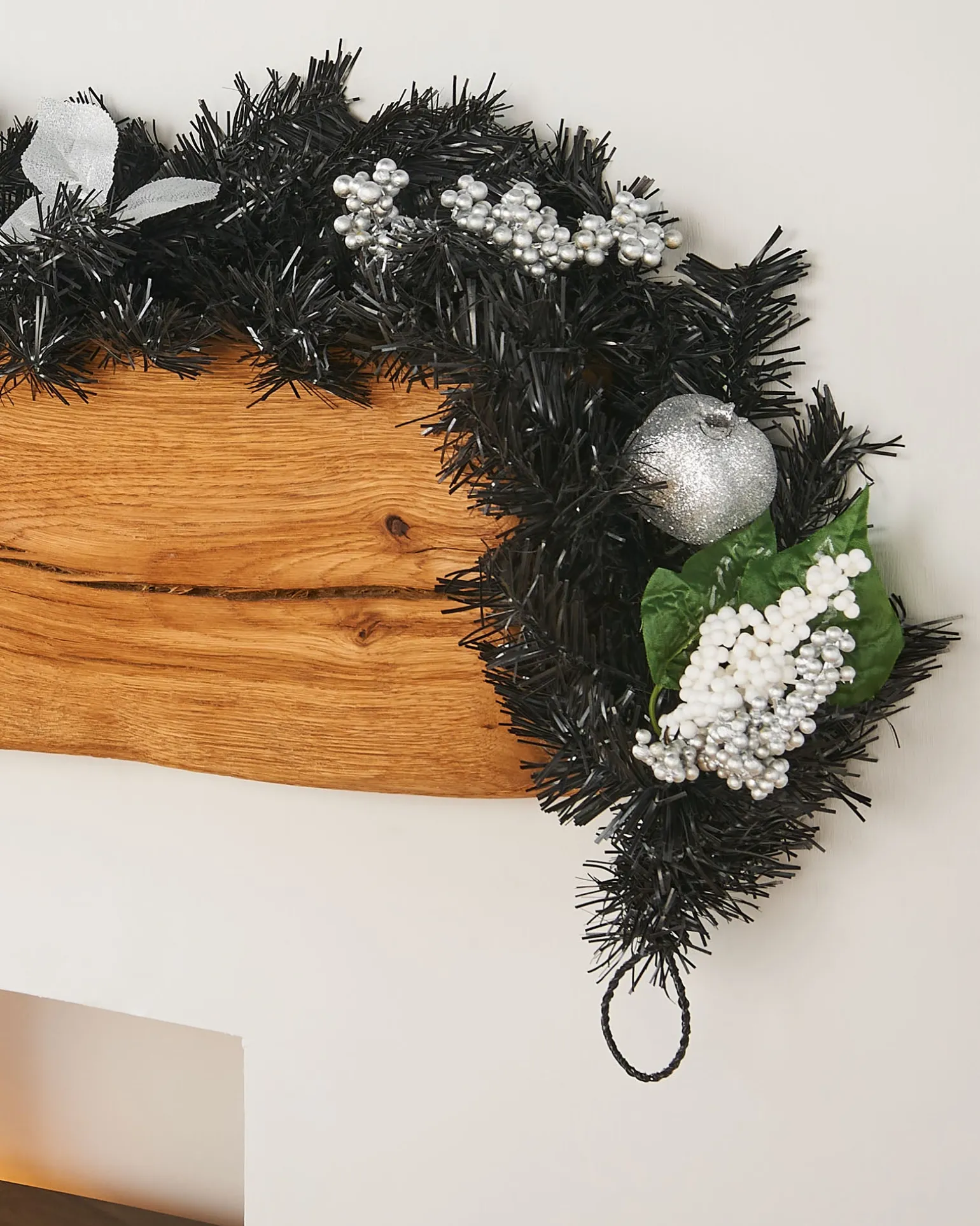Pre-Decorated Garland, Black/Silver, 6 Ft