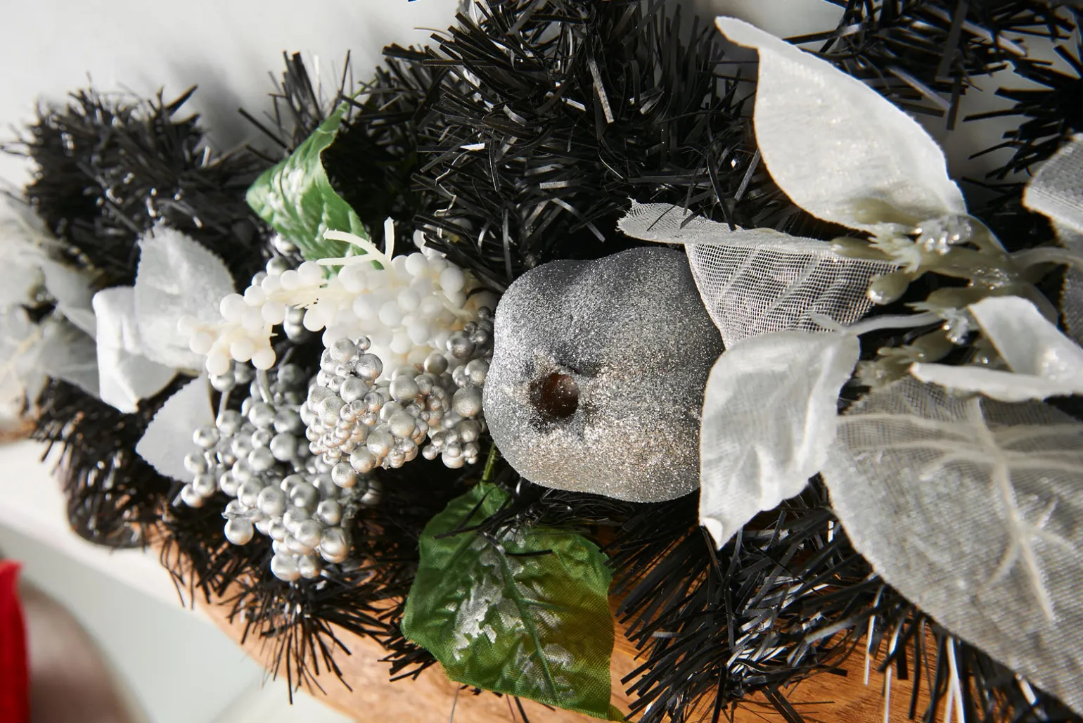 Pre-Decorated Garland, Black/Silver, 6 Ft