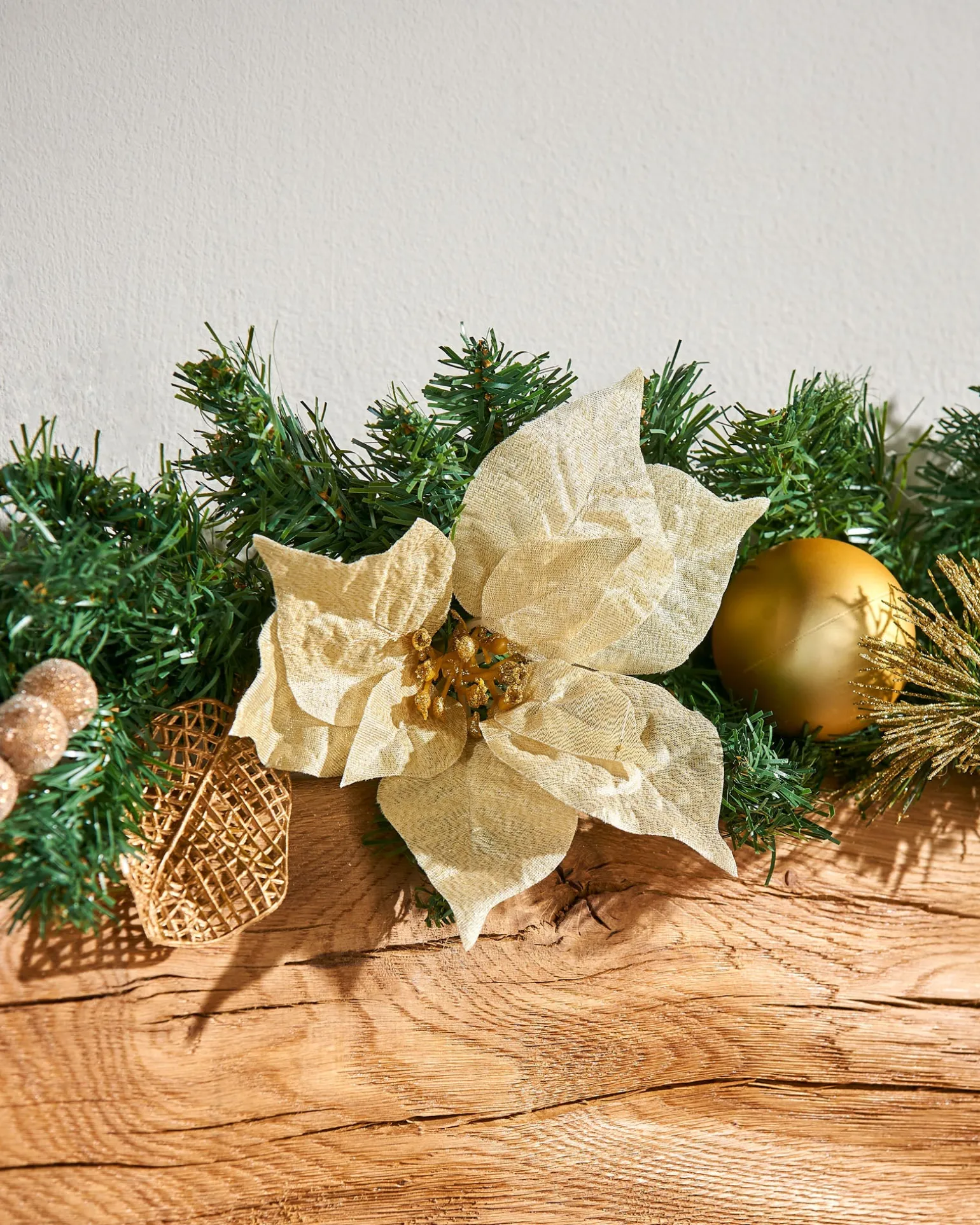 Pre-Decorated Garland, Cream/Gold, 6 Ft