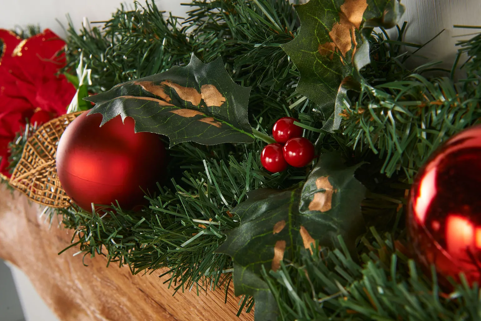 Pre-Decorated Garland, Red/Gold, 6 Ft