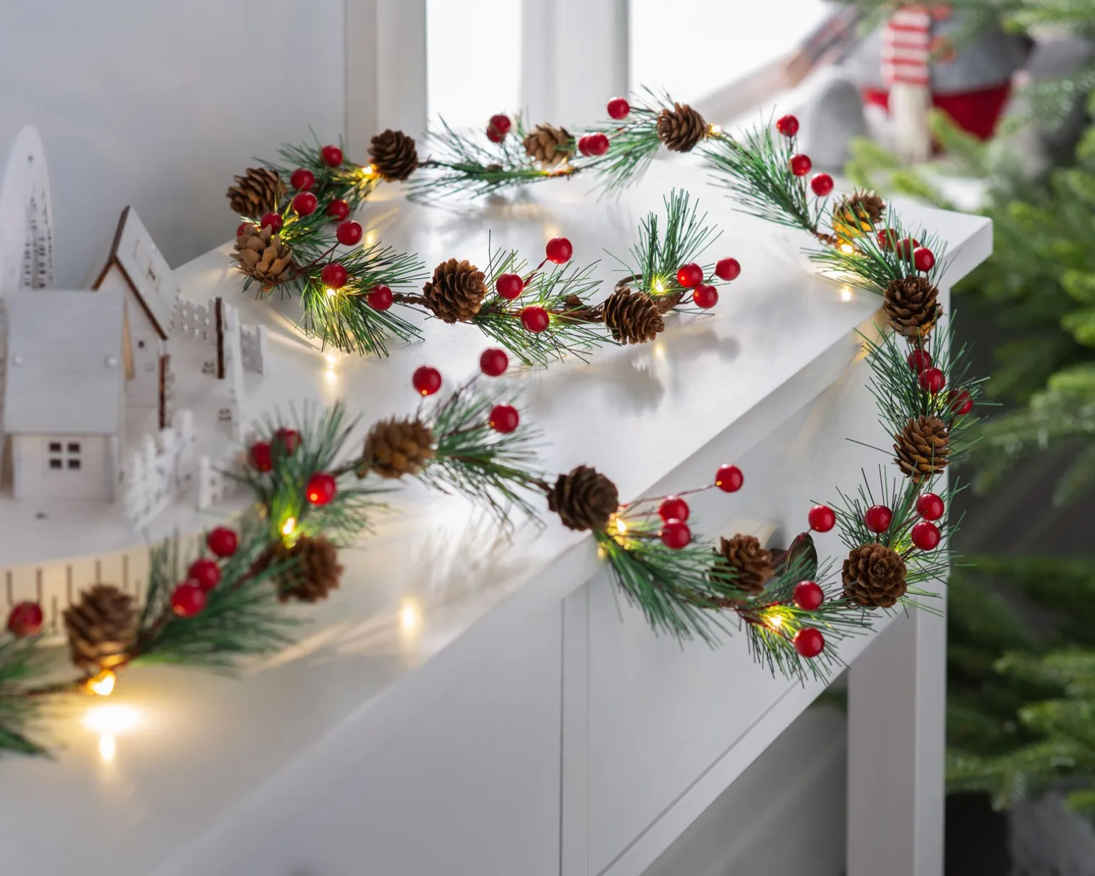 Pre-Lit 20 LED Pinecones & Berries Light String Garland, 6 Ft