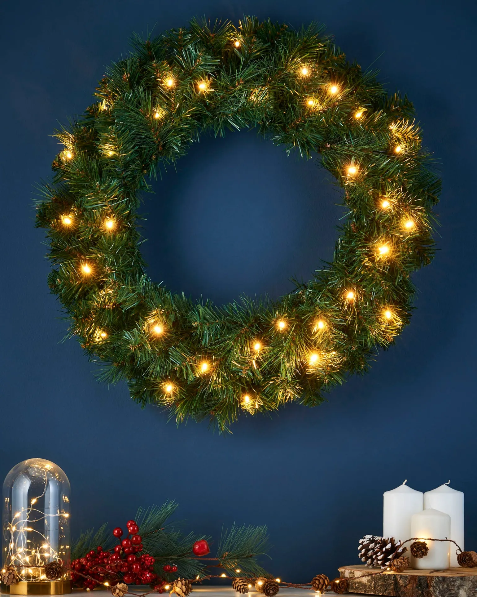 Pre-Lit Alberta Spruce Wreath, 60 Cm
