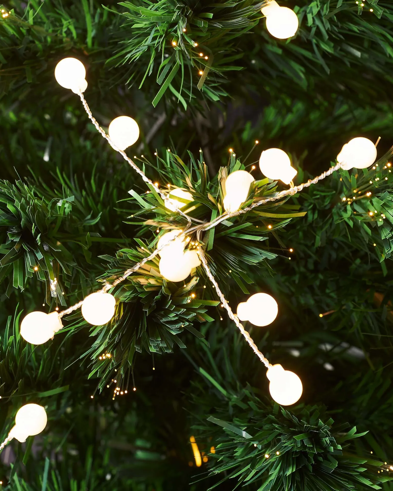 Pre-Lit Berry Cluster Fibre Optic Christmas Tree, 7 Ft