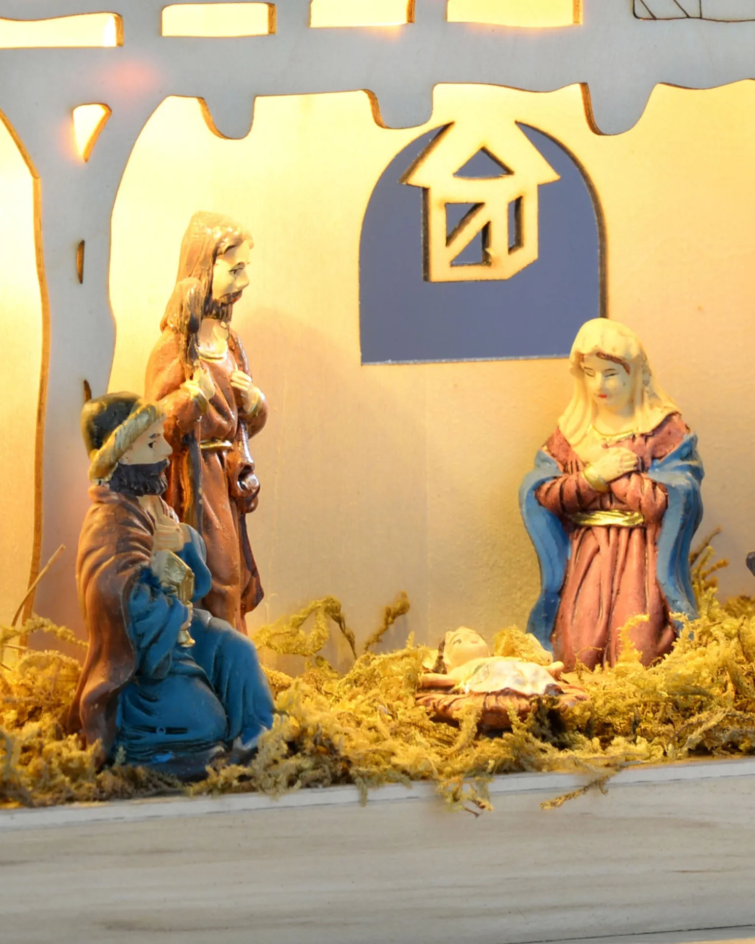 Pre-Lit Christmas Wooden Nativity Scene, 26 Cm
