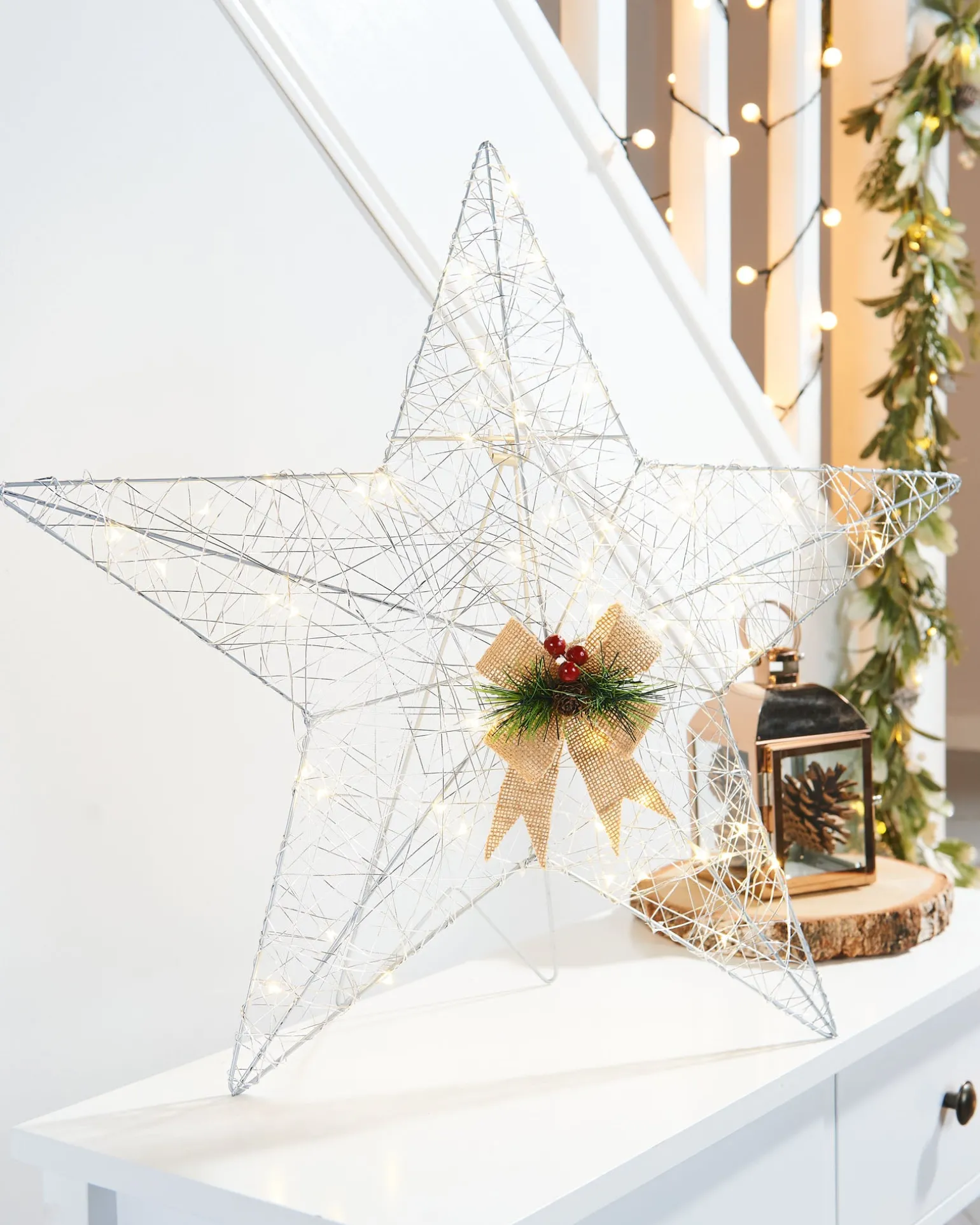 Pre-Lit 2D Metal Star, Silver, 60 Cm