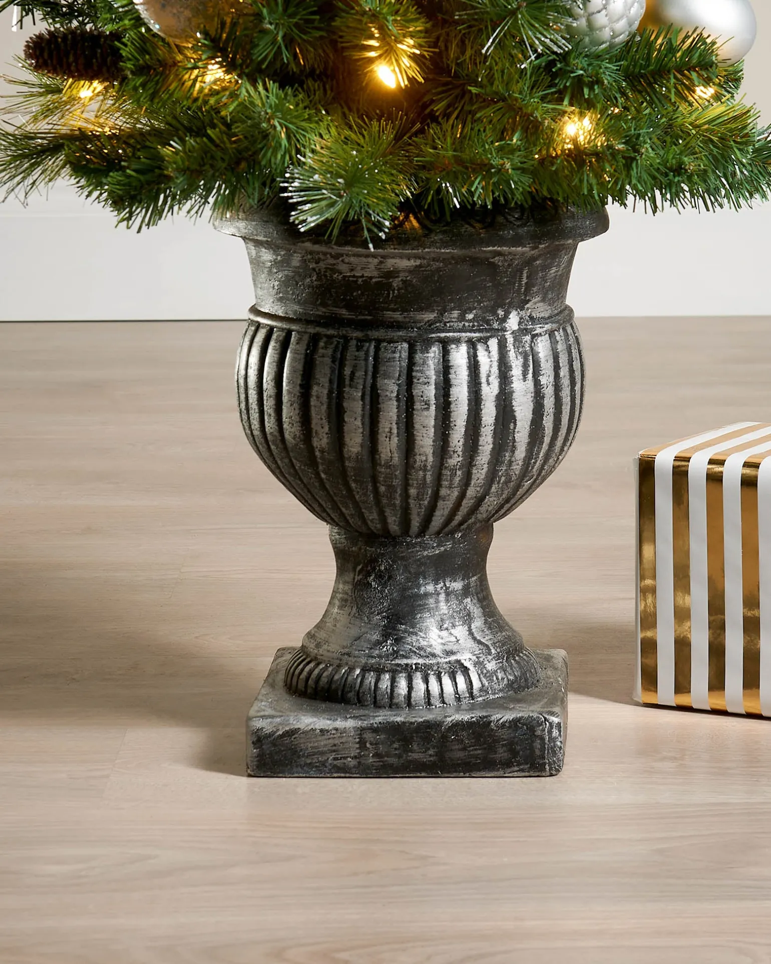 Pre-Lit Decorated Christmas Tree, 4 Ft