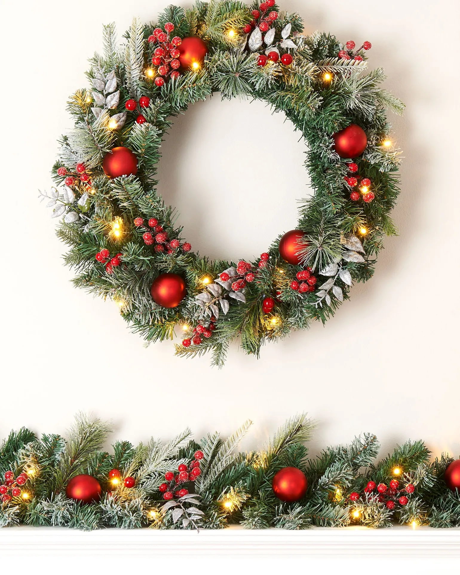 Pre-Lit Decorated Frosted Wreath, 60 Cm