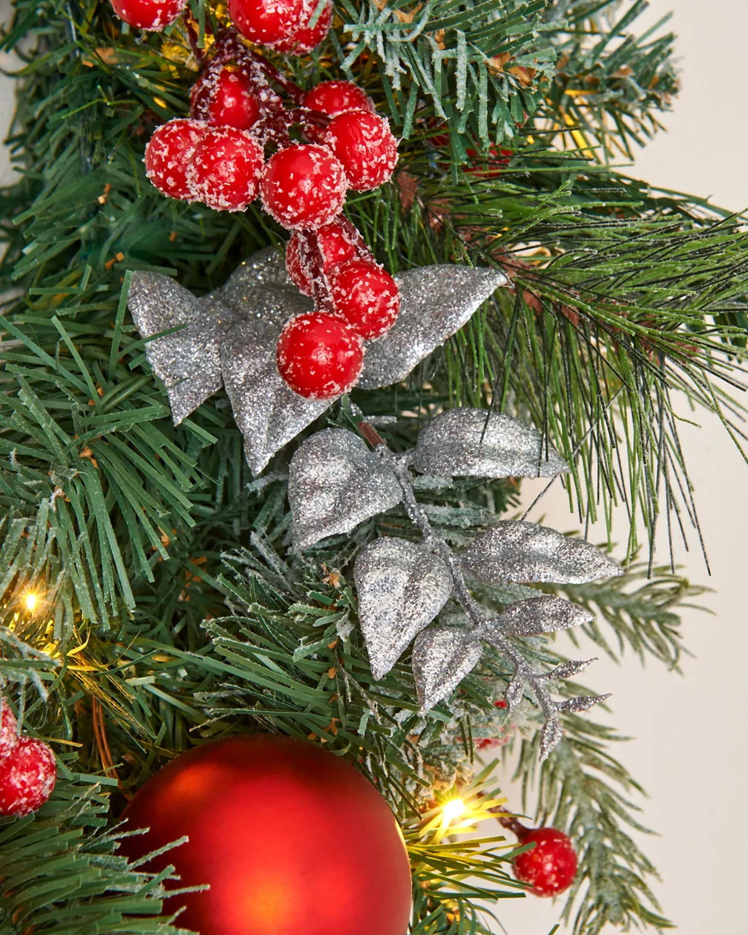 Pre-Lit Decorated Frosted Wreath, 60 Cm