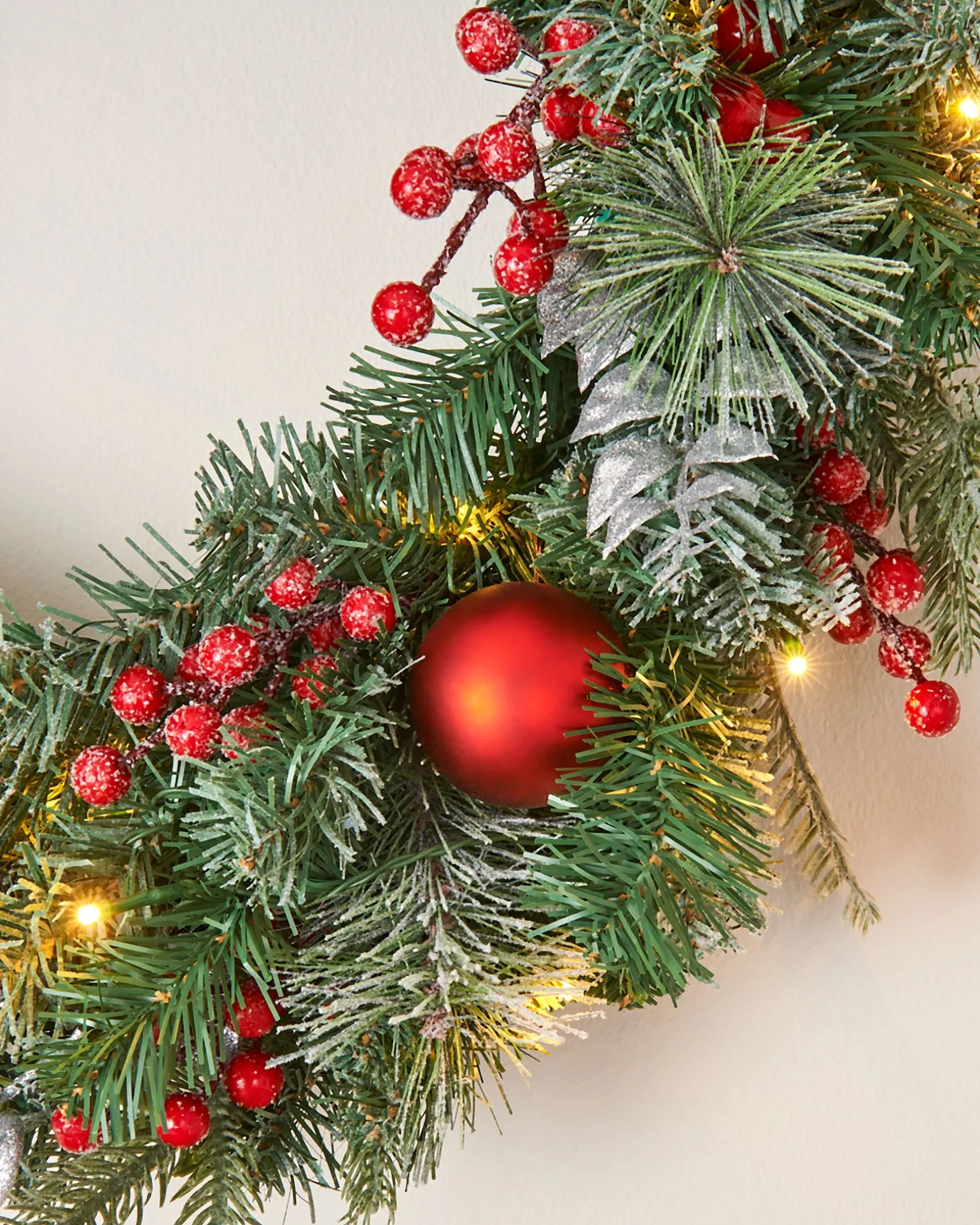Pre-Lit Decorated Frosted Wreath, 60 Cm