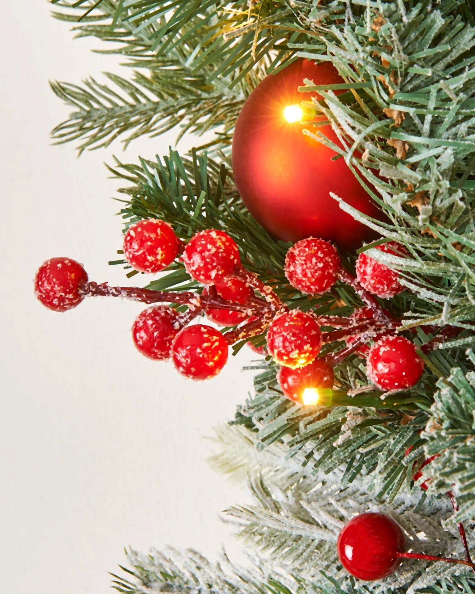 Pre-Lit Decorated Frosted Wreath, 60 Cm
