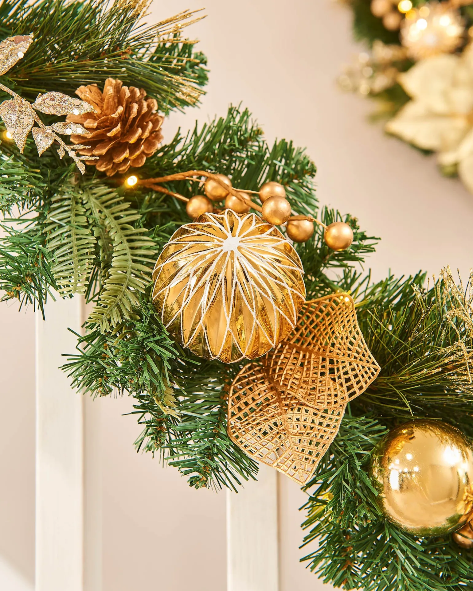 Pre-Lit Decorated Garland, Cream/Gold, 9 Ft