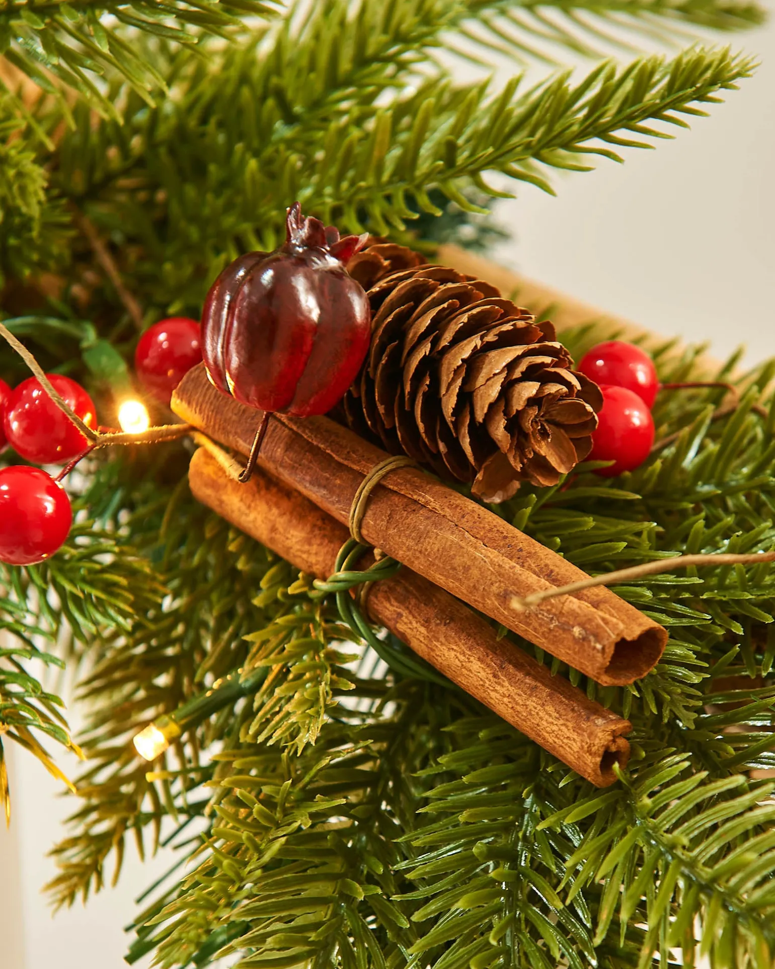 Pre-Lit Decorated Garland, Apples & Cinnamon Sticks, 9 Ft