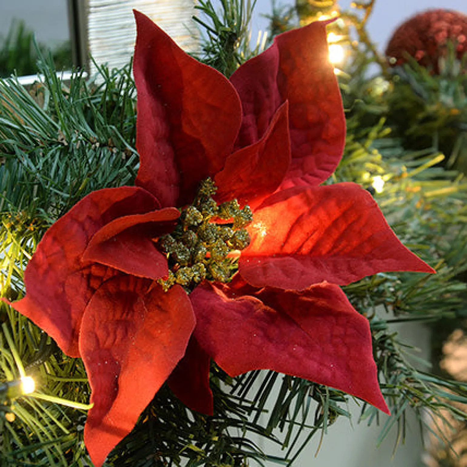 Pre-Lit Decorated Garland, Red/Gold, 9 Ft