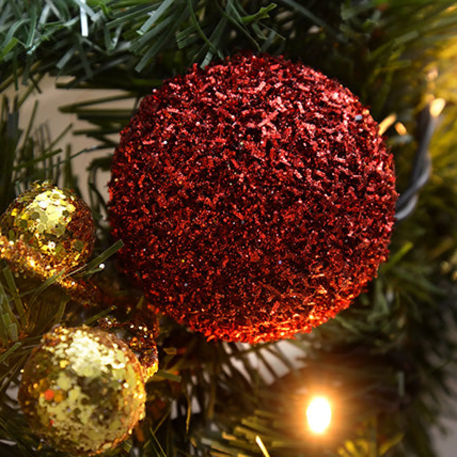 Pre-Lit Decorated Garland, Red/Gold, 9 Ft