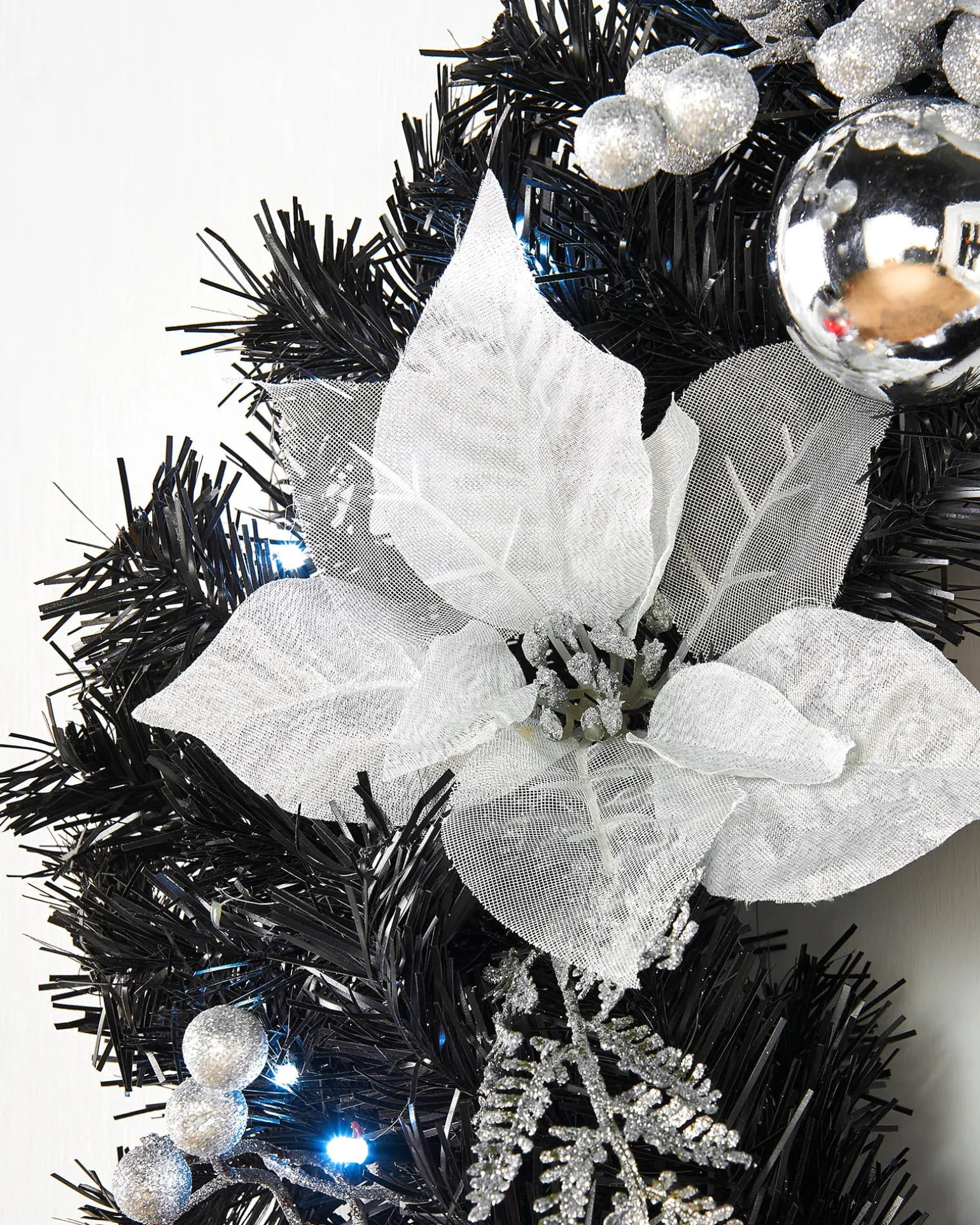 Pre-Lit Decorated Wreath, Black/Silver, 60 Cm