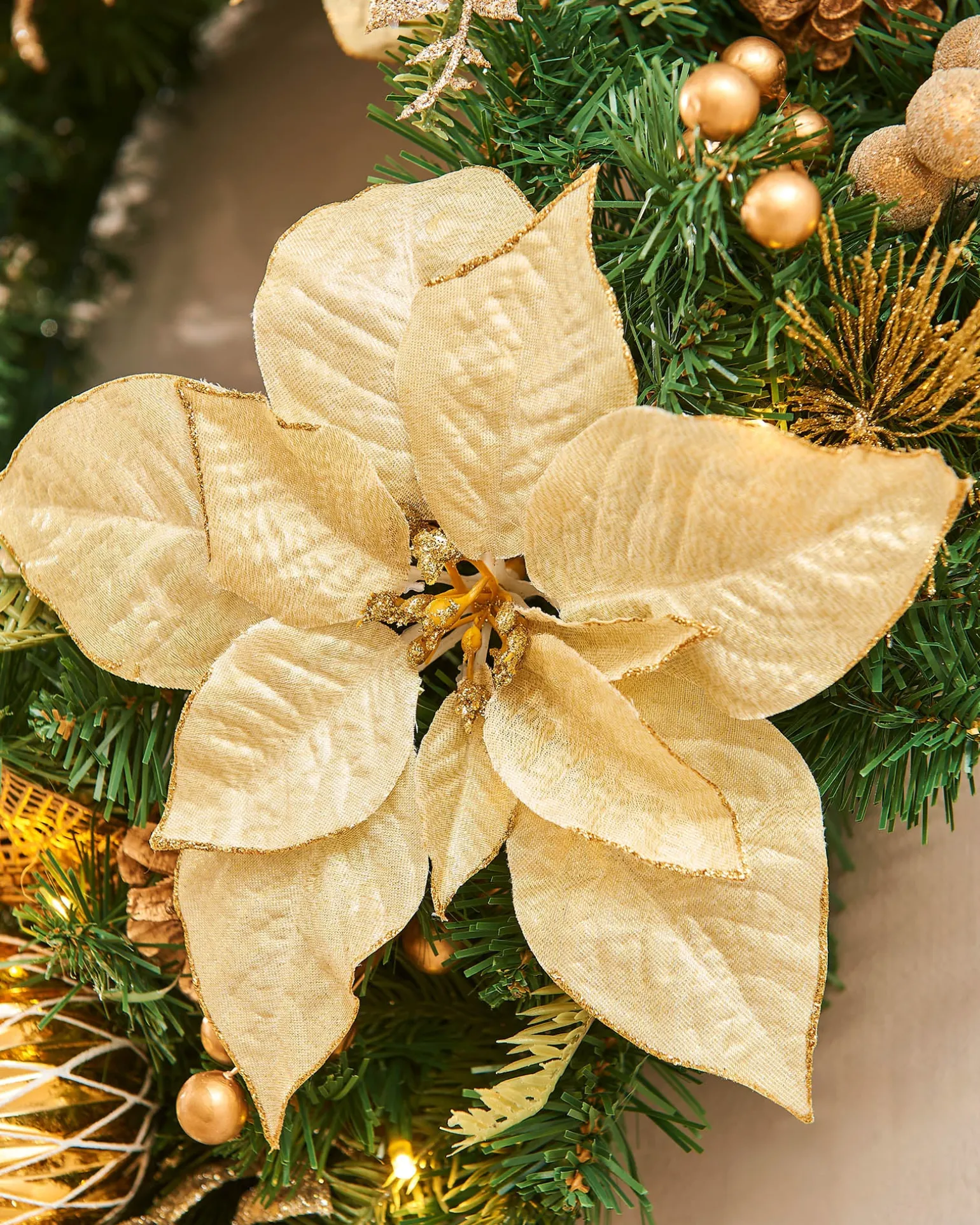 Pre-Lit Decorated Wreath, Cream/Gold, 60 Cm