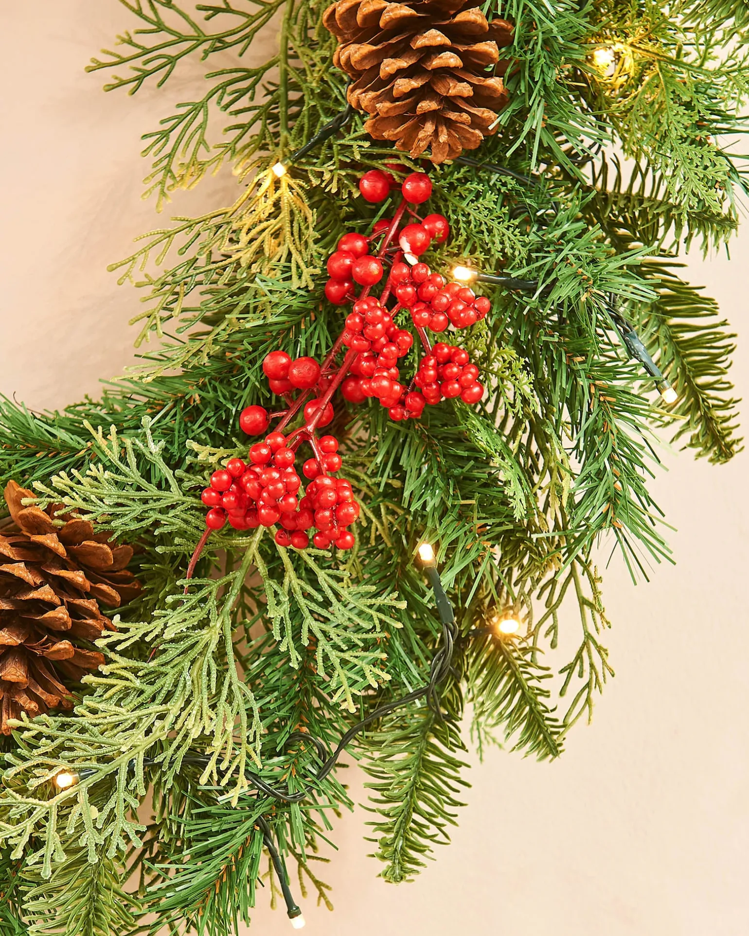 Pre-Lit Decorated Wreath, Pinecones & Berries, 76 Cm