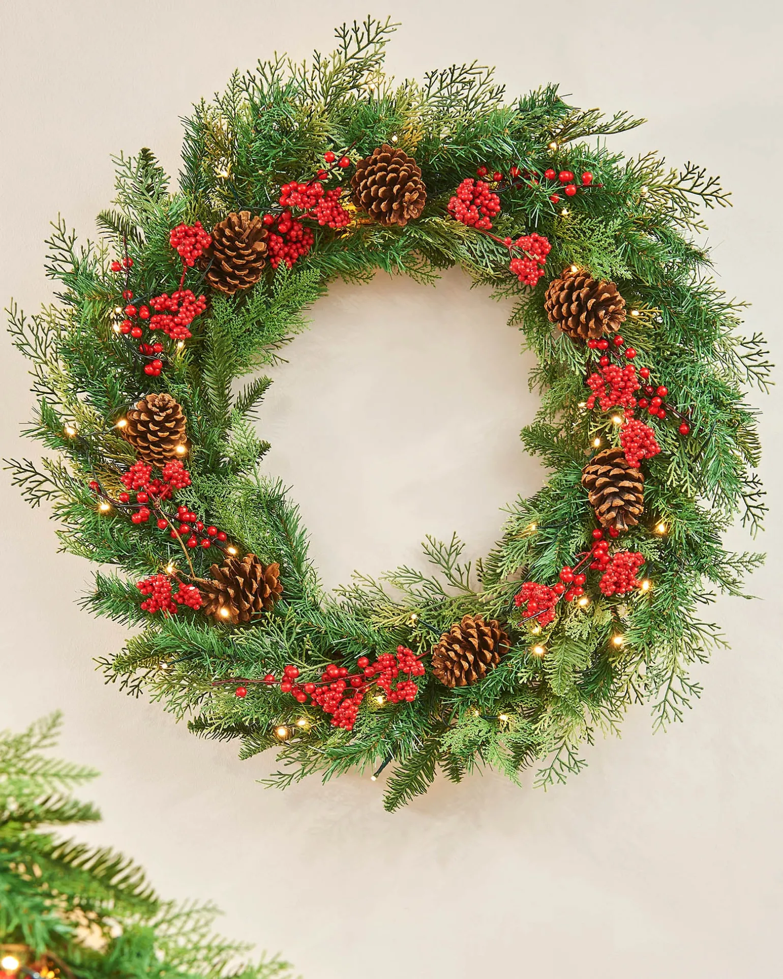 Pre-Lit Decorated Wreath, Pinecones & Berries, 76 Cm