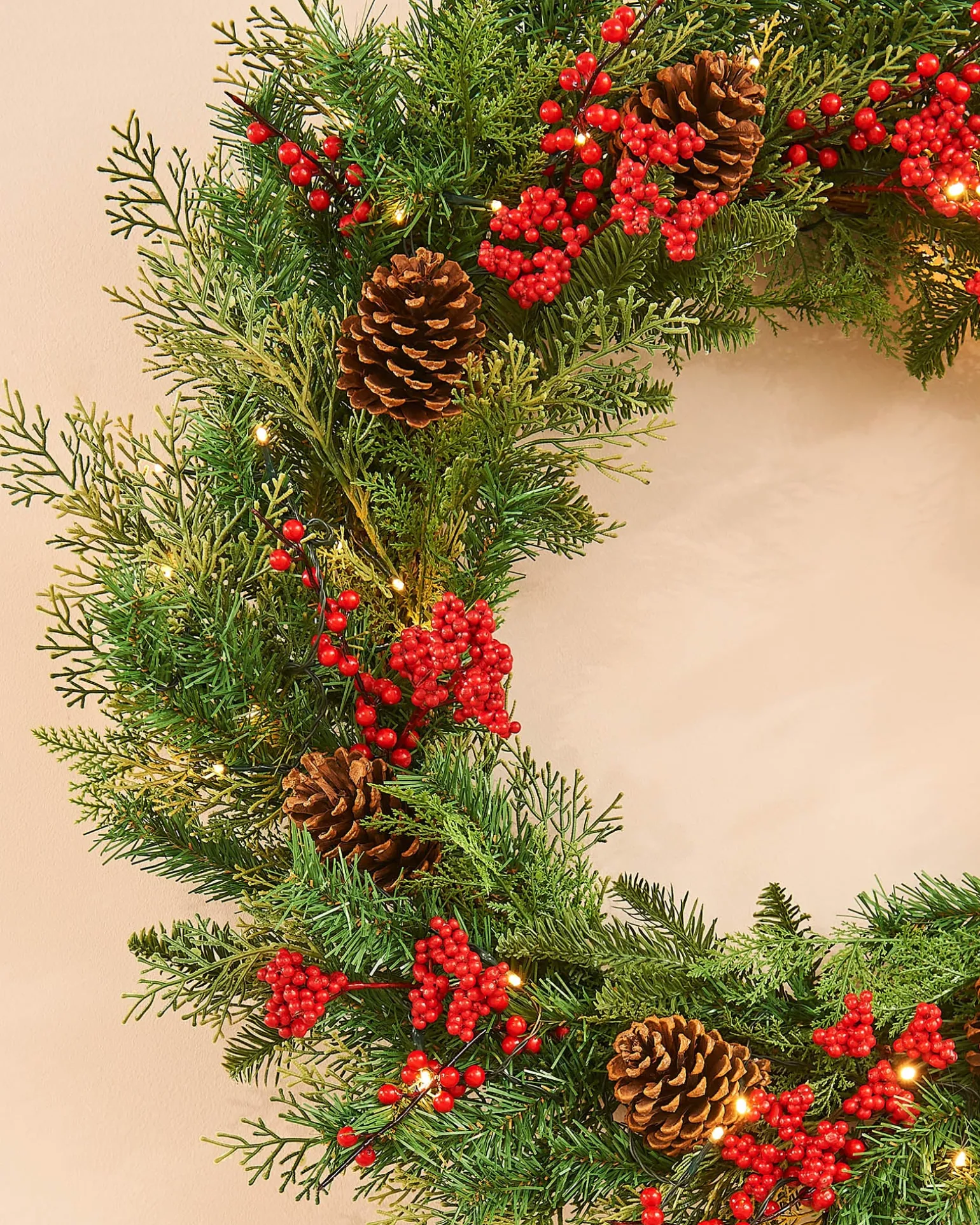 Pre-Lit Decorated Wreath, Pinecones & Berries, 76 Cm